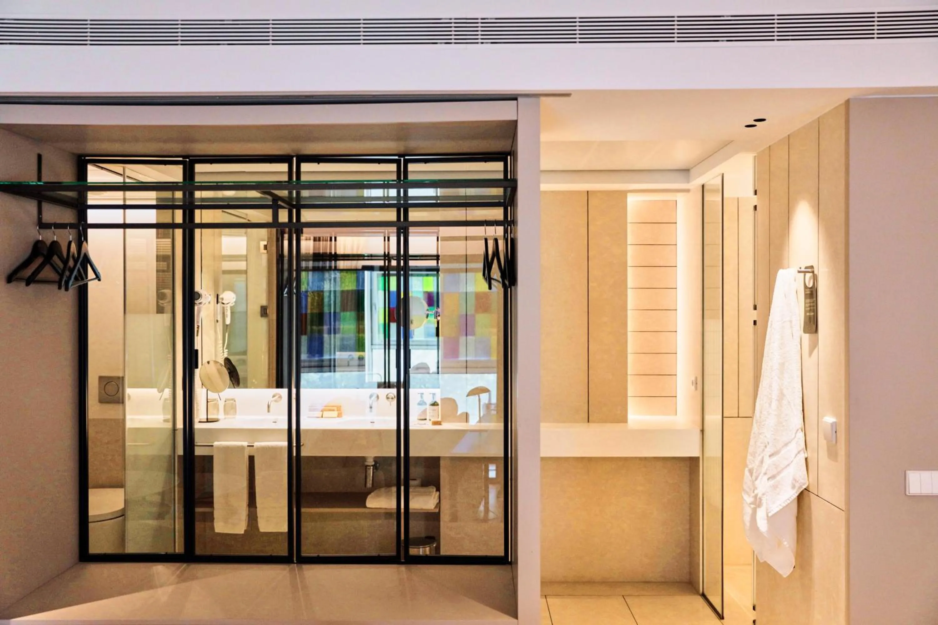 Photo of the whole room in Hotel Bécquer