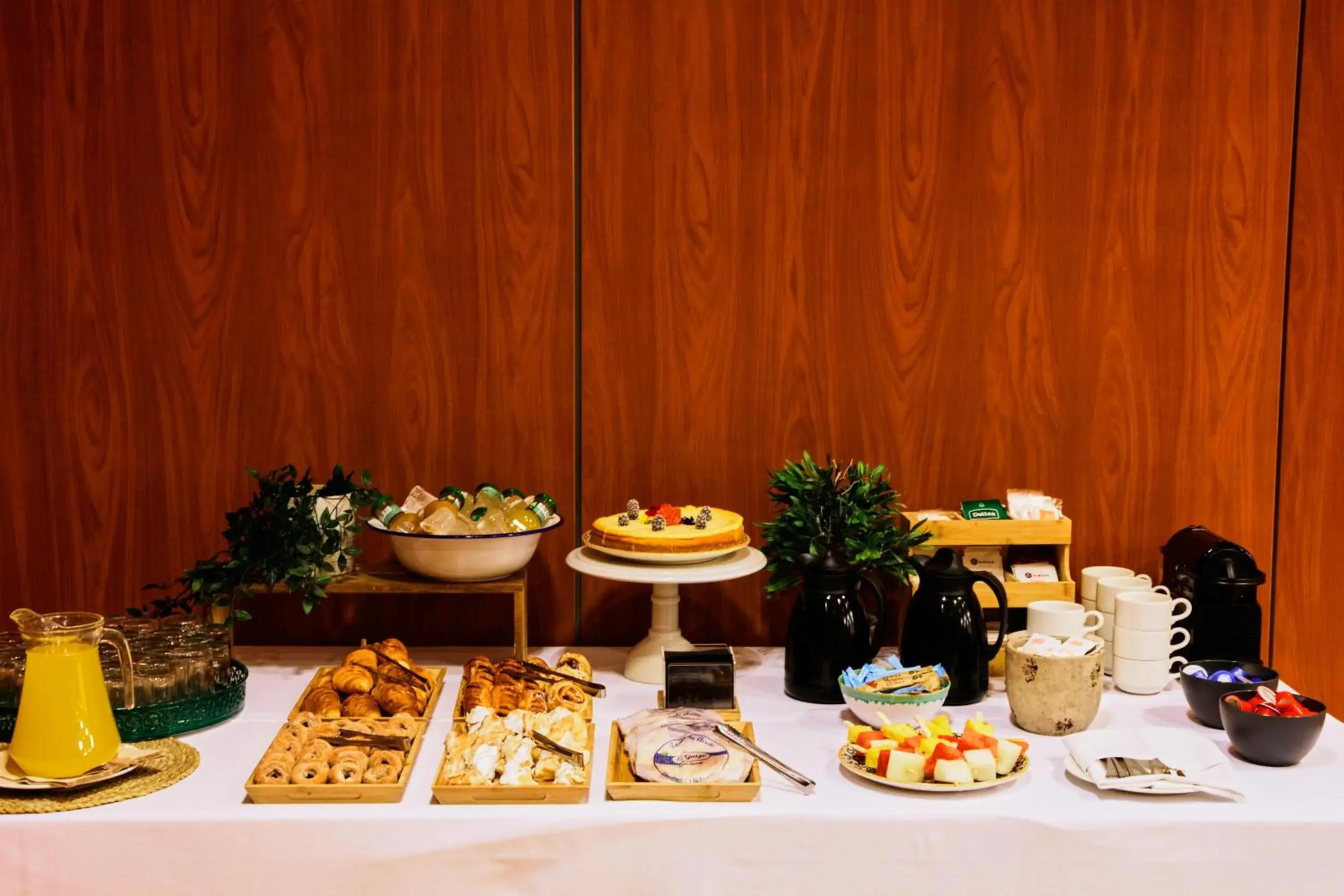 Restaurant/places to eat in Hotel Bécquer Restaurant/places to eat in Hotel Bécquer