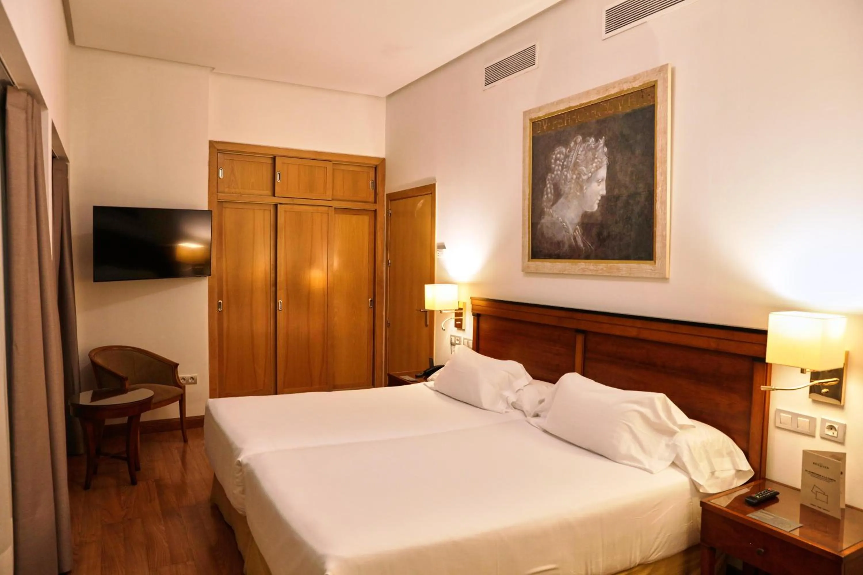 Photo of the whole room, Bed in Hotel Bécquer