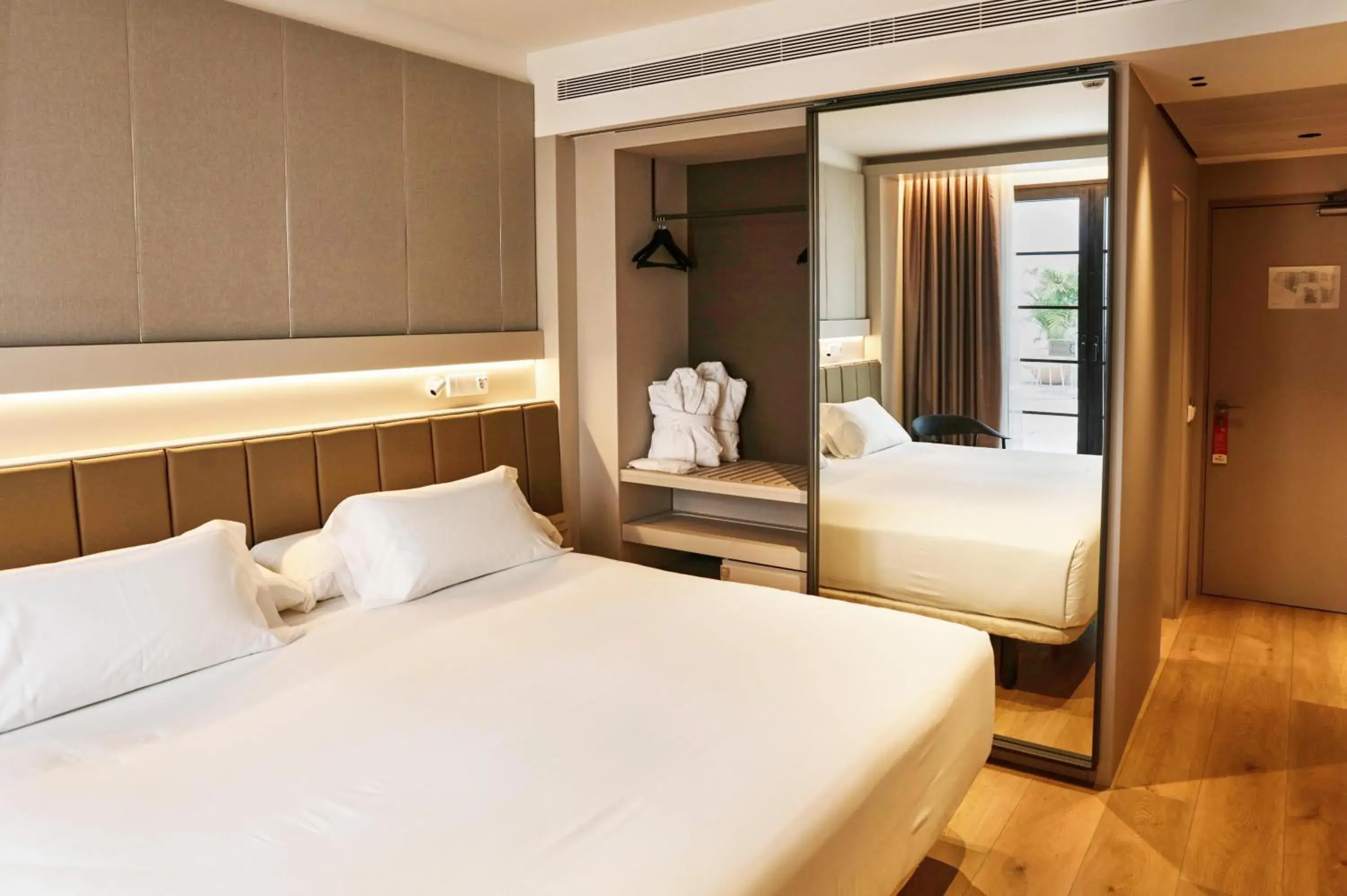 Photo of the whole room, Bed in Hotel Bécquer Photo of the whole room, Bed in Hotel Bécquer