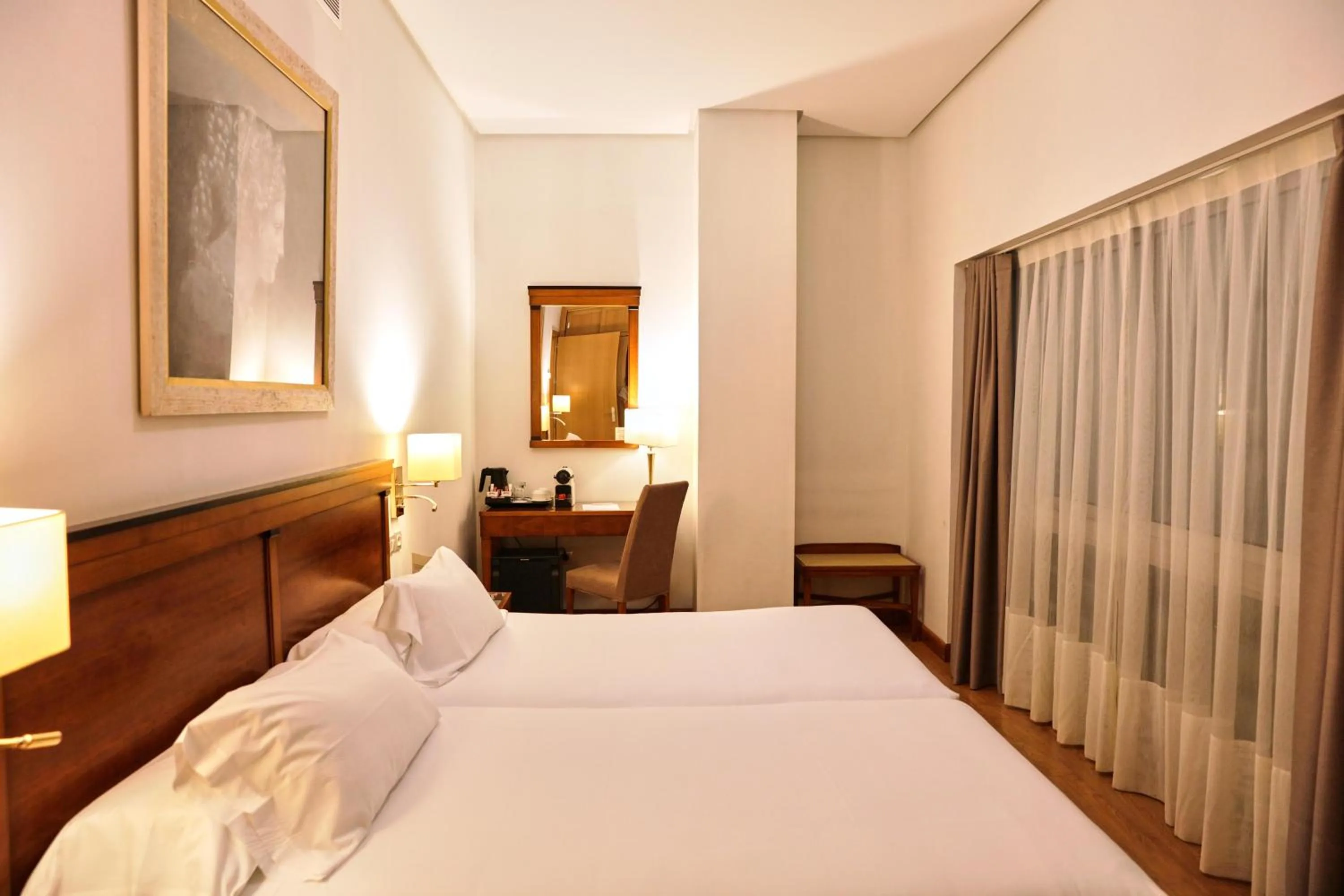 Photo of the whole room, Bed in Hotel Bécquer