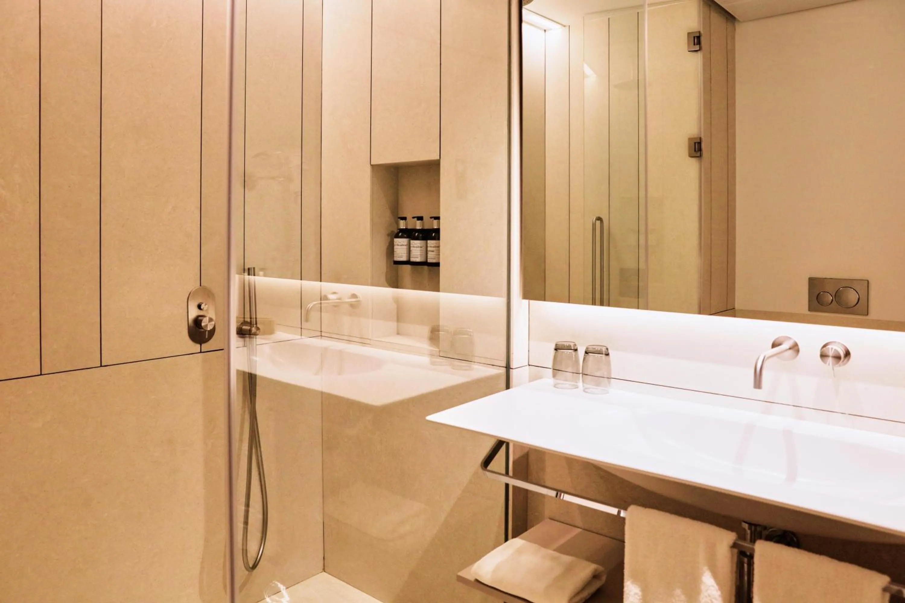 Bathroom in Hotel Bécquer