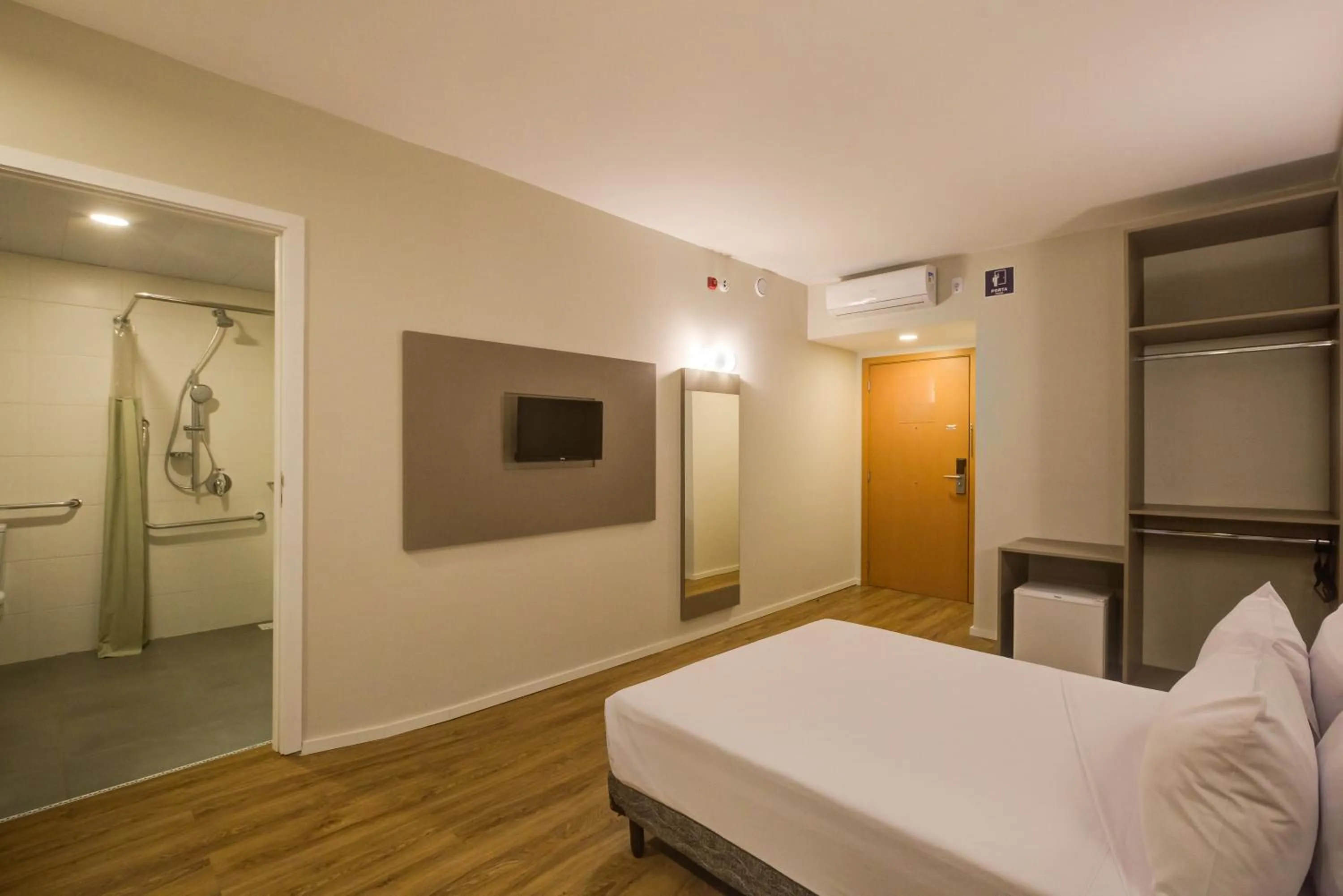 Photo of the whole room, Bed in Transamerica Fit Rio Verde