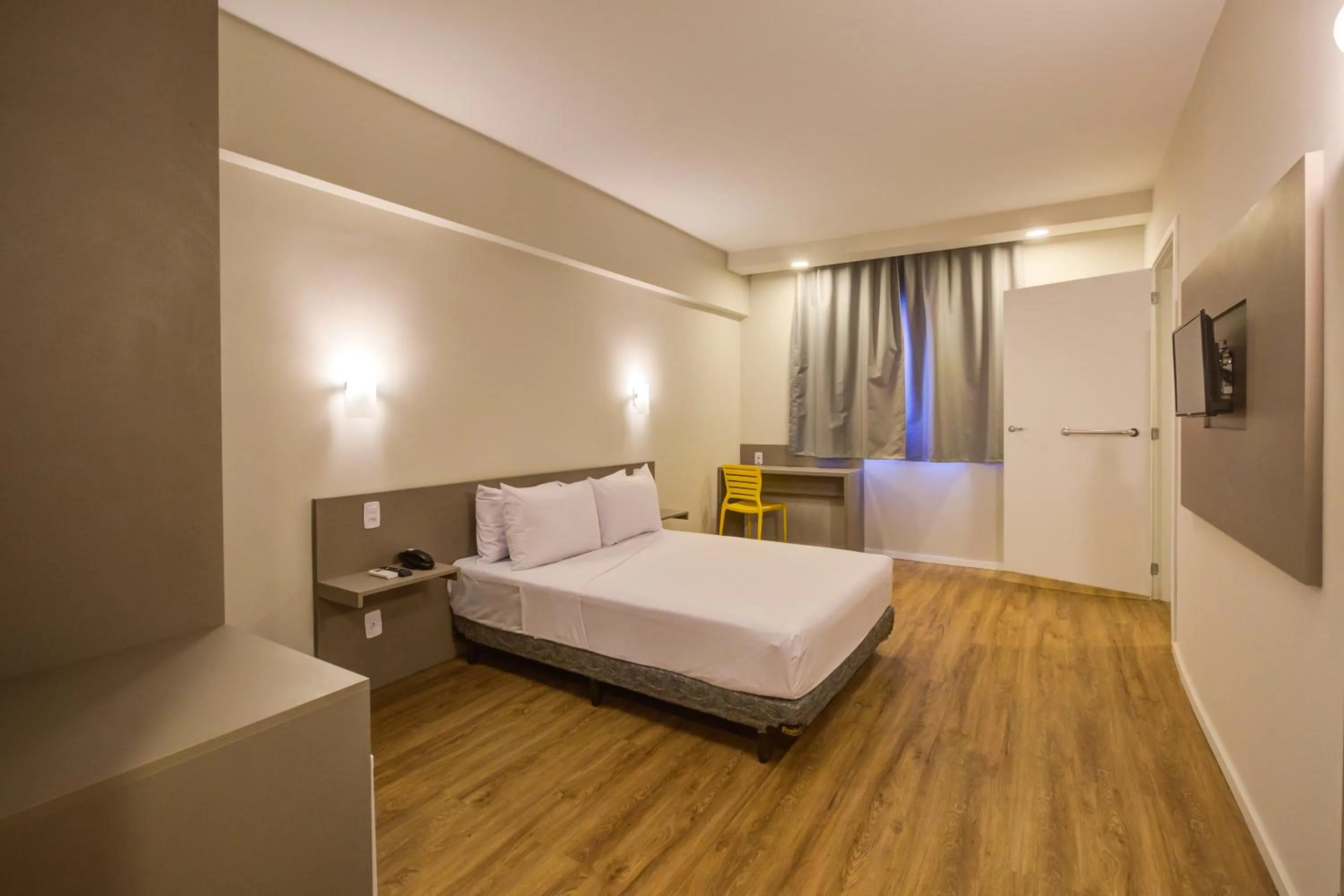 Photo of the whole room, Bed in Transamerica Fit Rio Verde