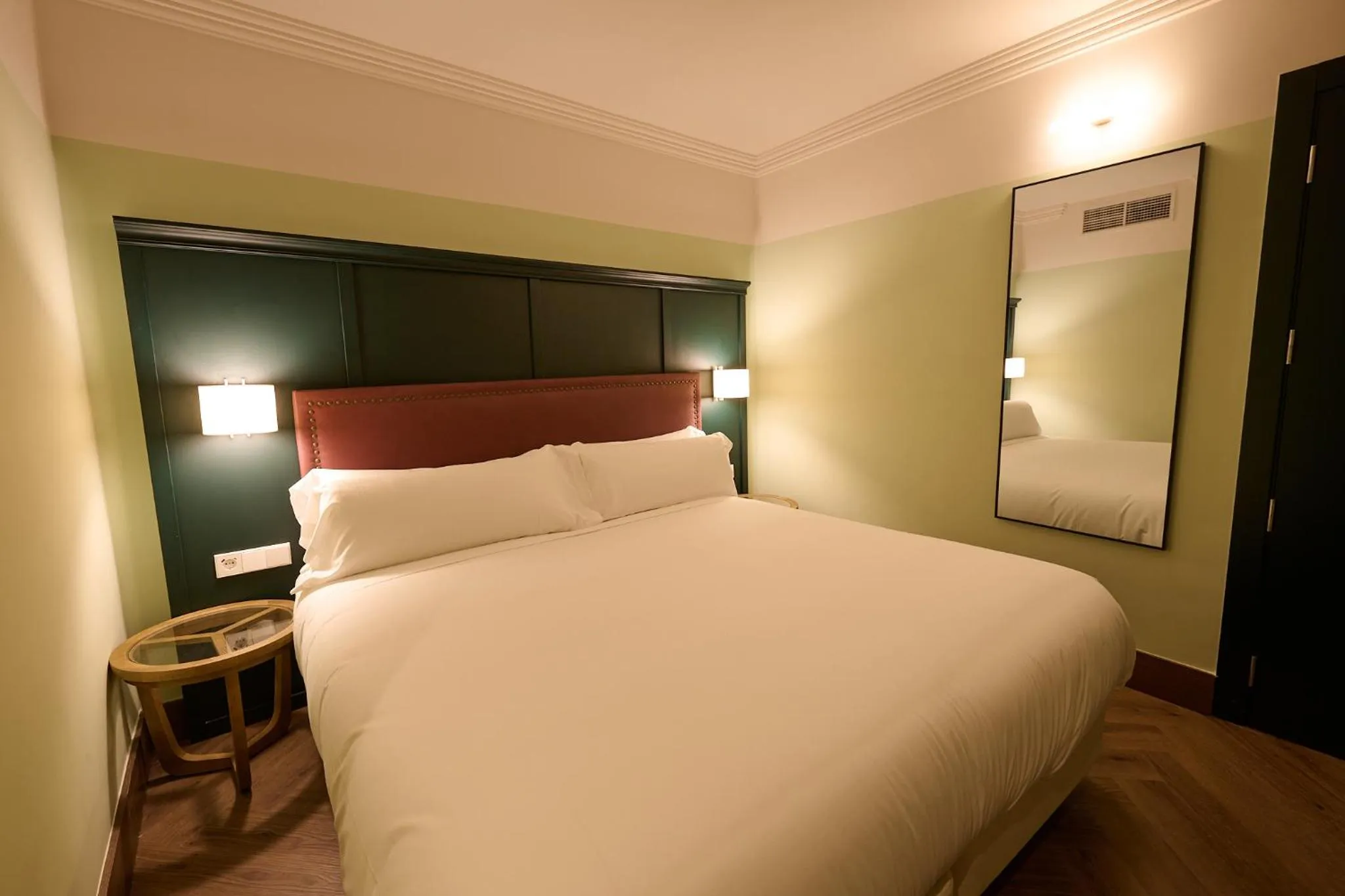 Bed in Honest Granada Hotel