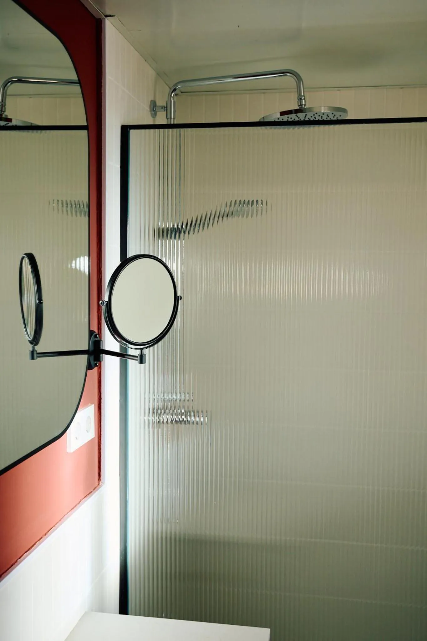 Shower in Honest Granada Hotel