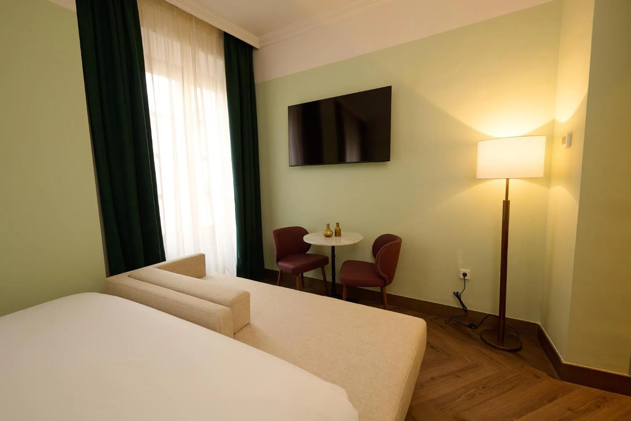 Bed in Honest Granada Hotel