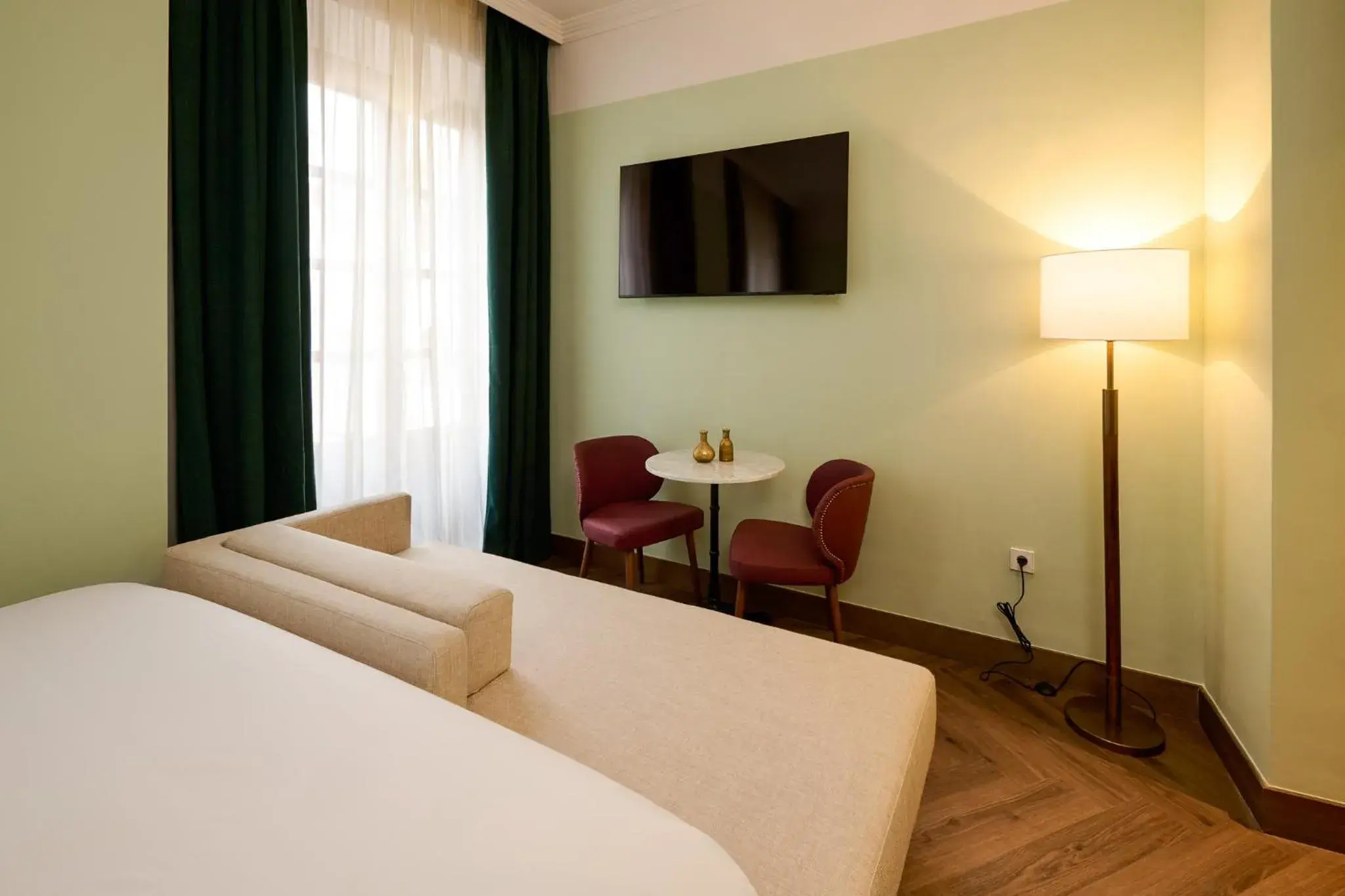 Superior Triple in Honest Granada Hotel Superior Triple in Honest Granada Hotel