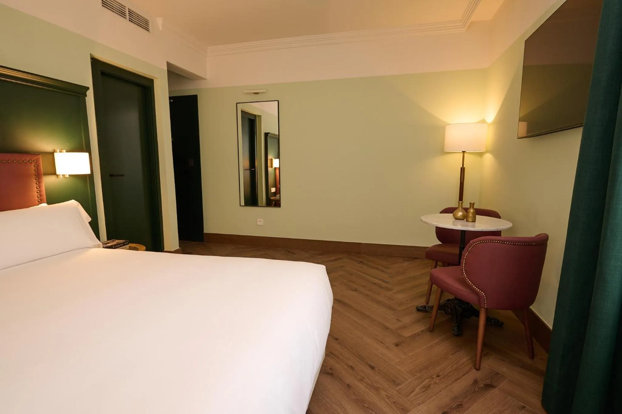 Bed in Honest Granada Hotel