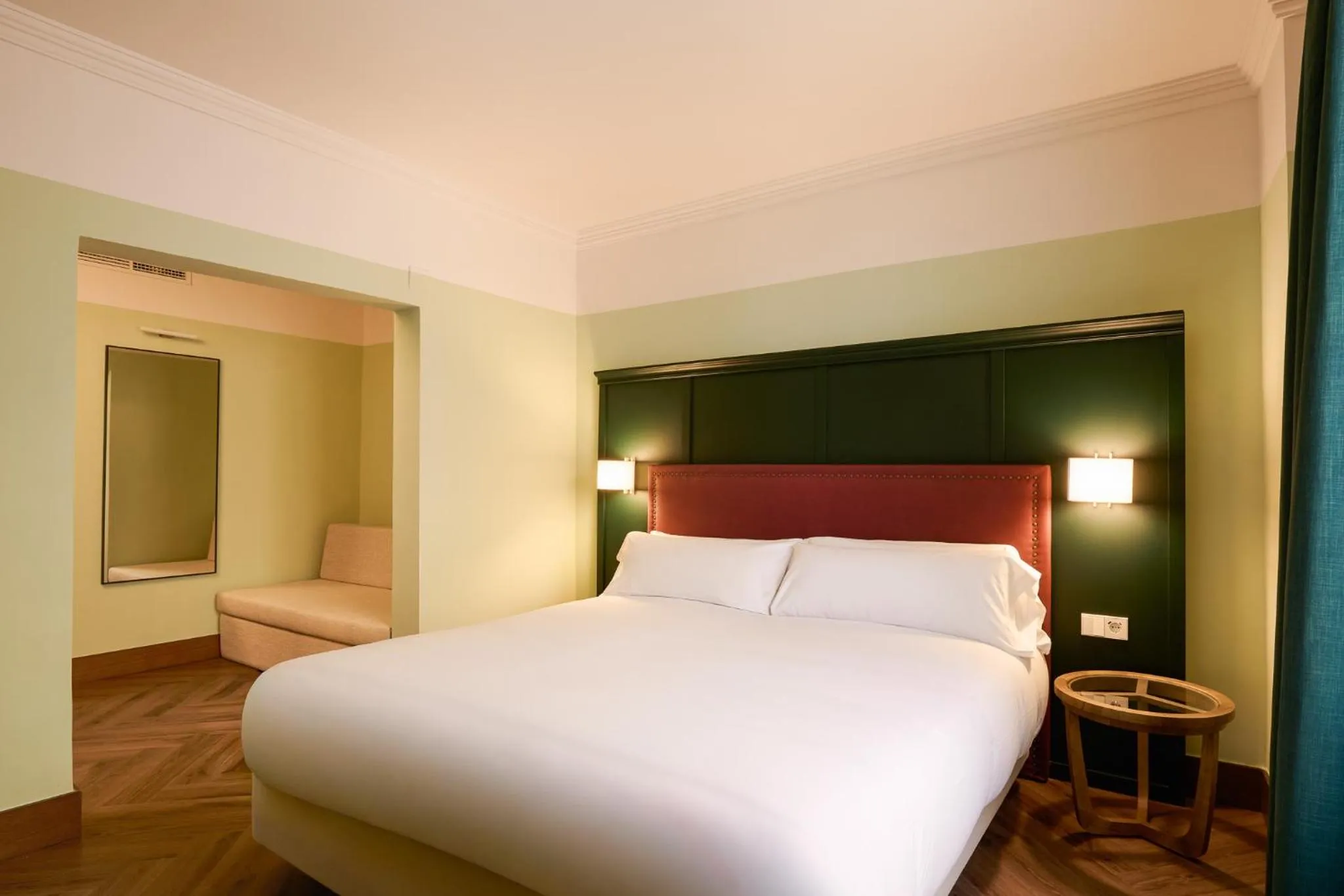 Bed in Honest Granada Hotel