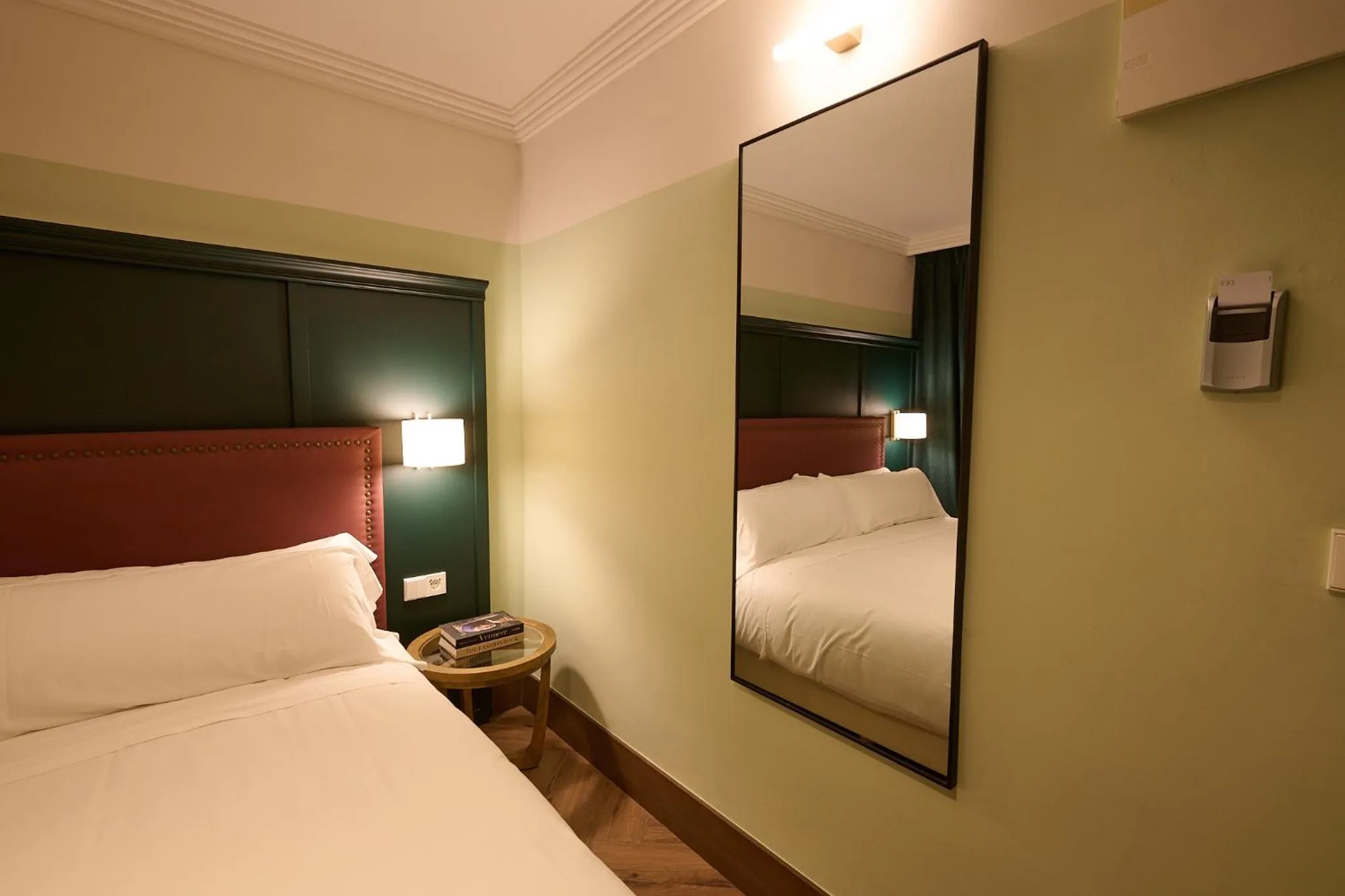 Bed in Honest Granada Hotel