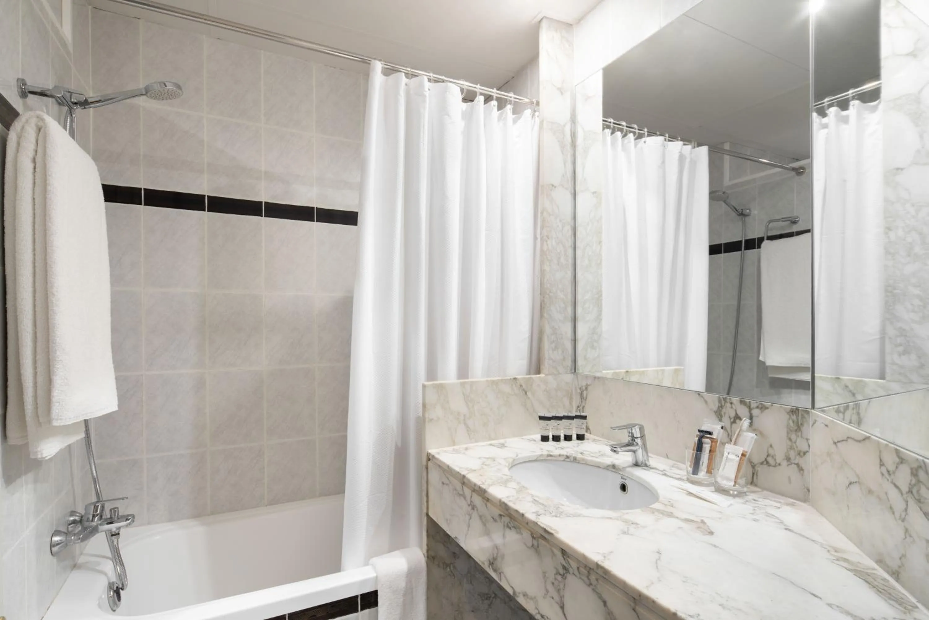 Bathroom in Hotel Punt 14