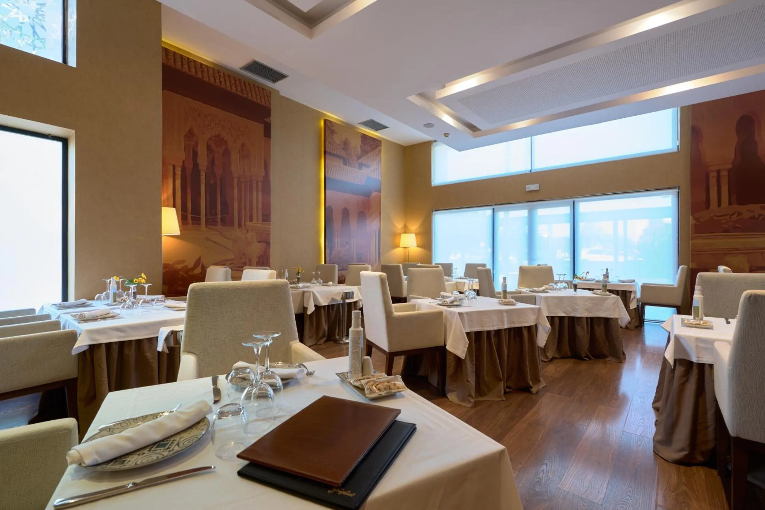 Restaurant/places to eat in M.A. Hotel Sevilla Congresos