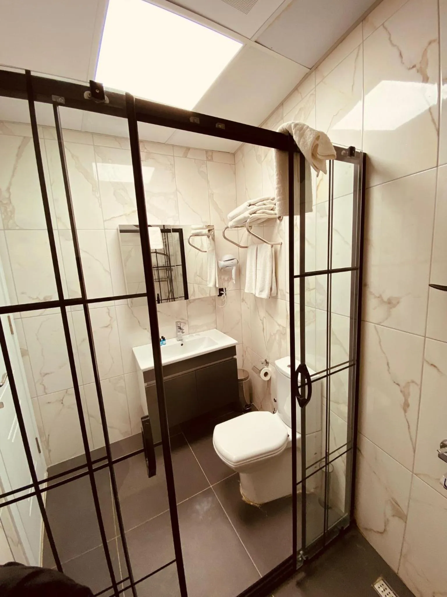 Bathroom in Hodegon Suite Hotel