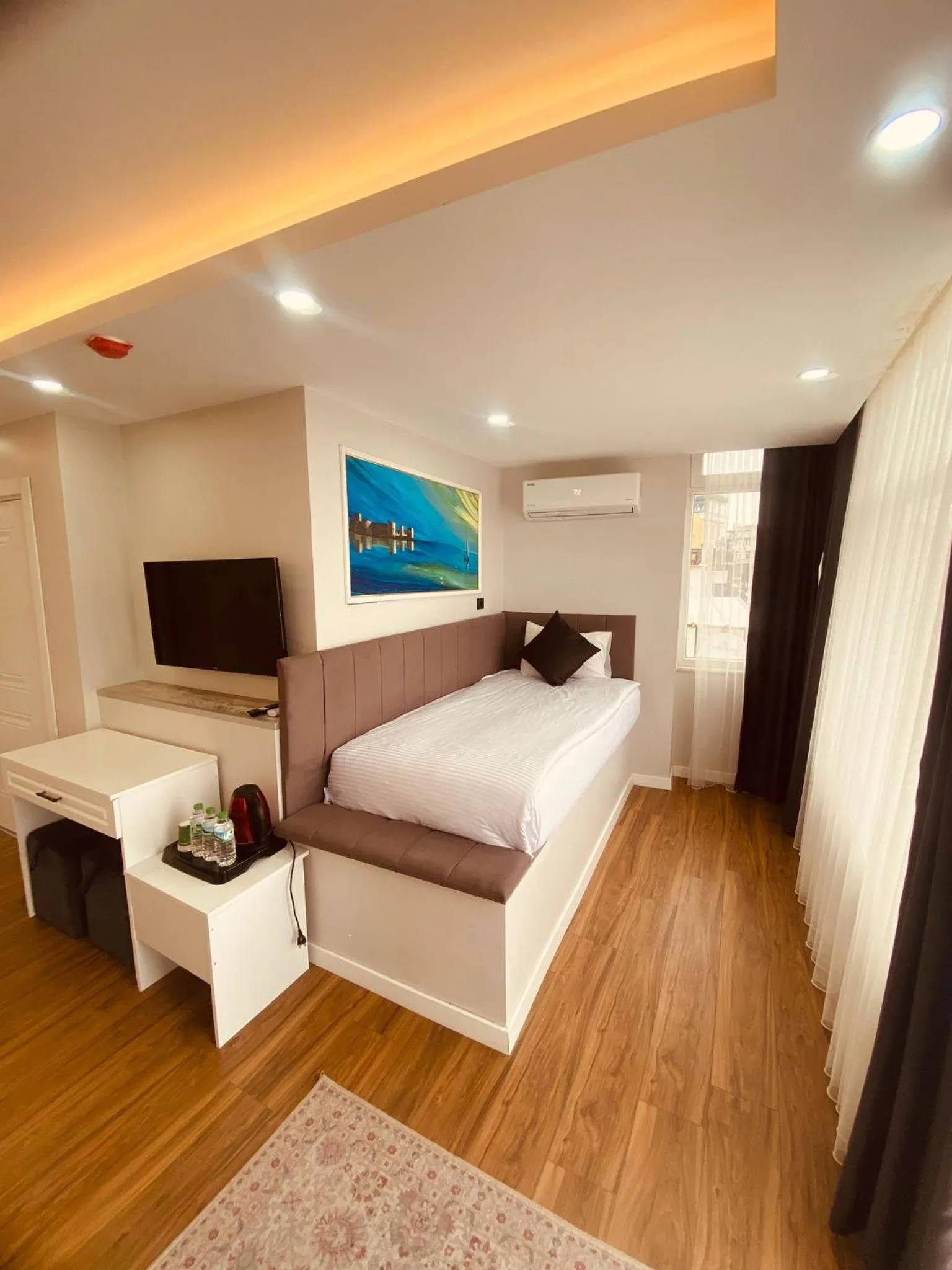 Photo of the whole room, Bed in Hodegon Suite Hotel