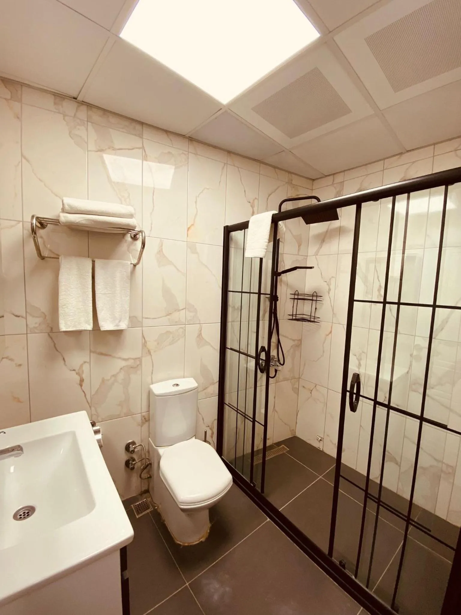 Bathroom in Hodegon Suite Hotel