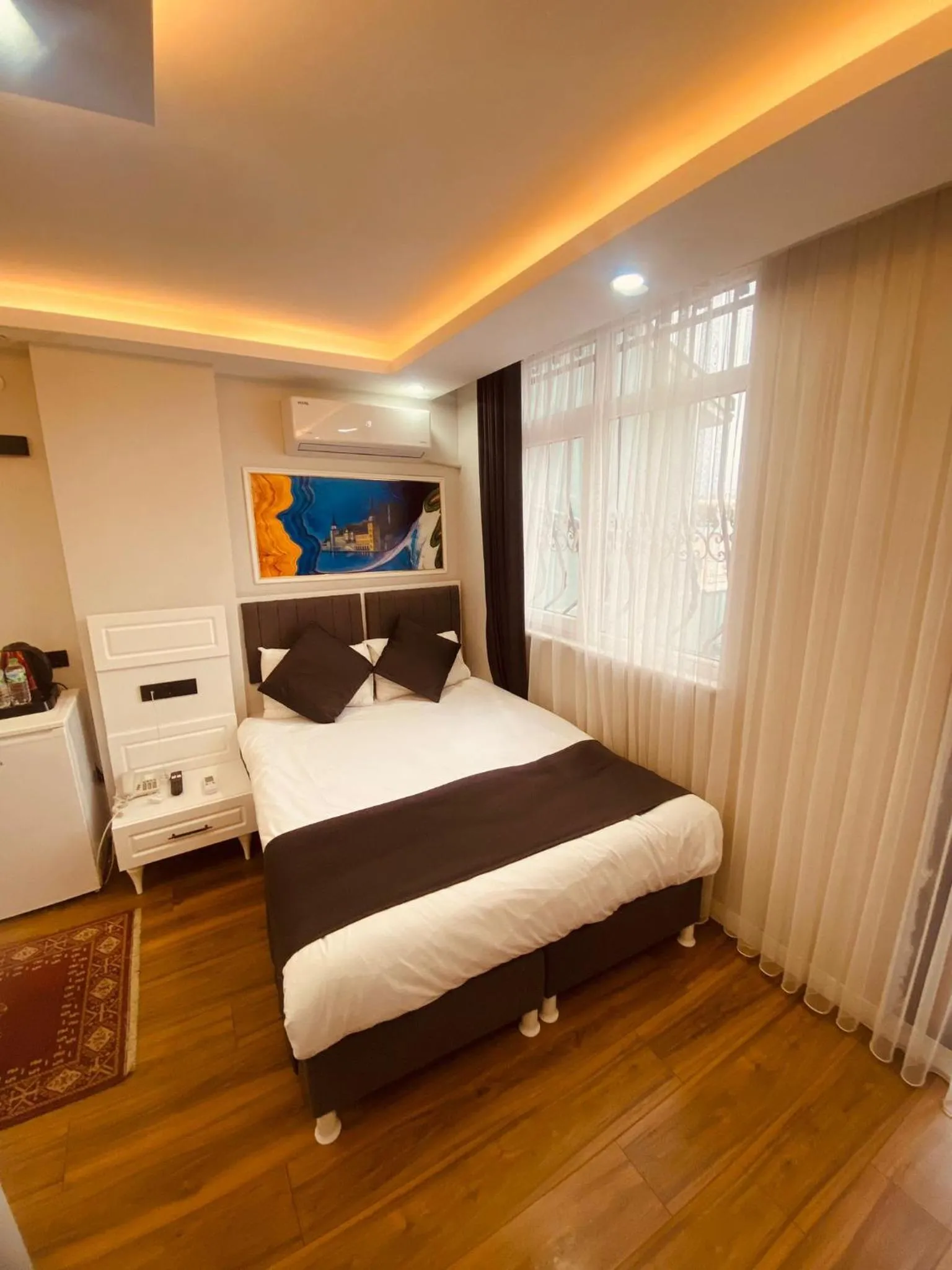 Photo of the whole room, Bed in Hodegon Suite Hotel