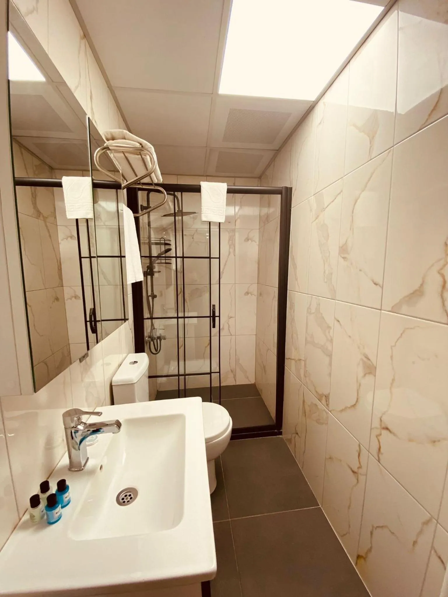 Bathroom in Hodegon Suite Hotel