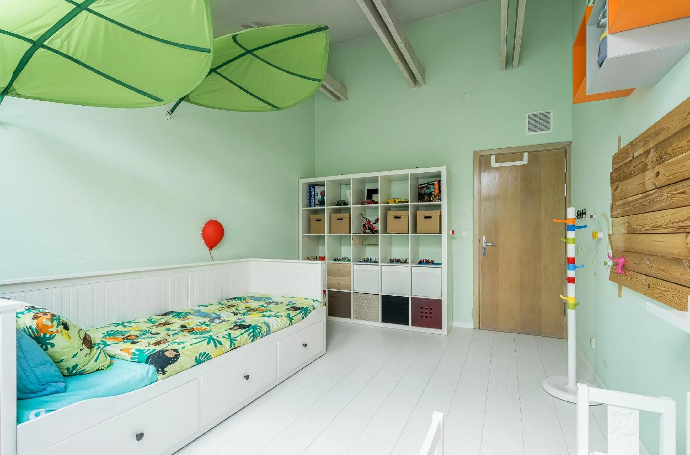 Kids's club, Bed in Grey House