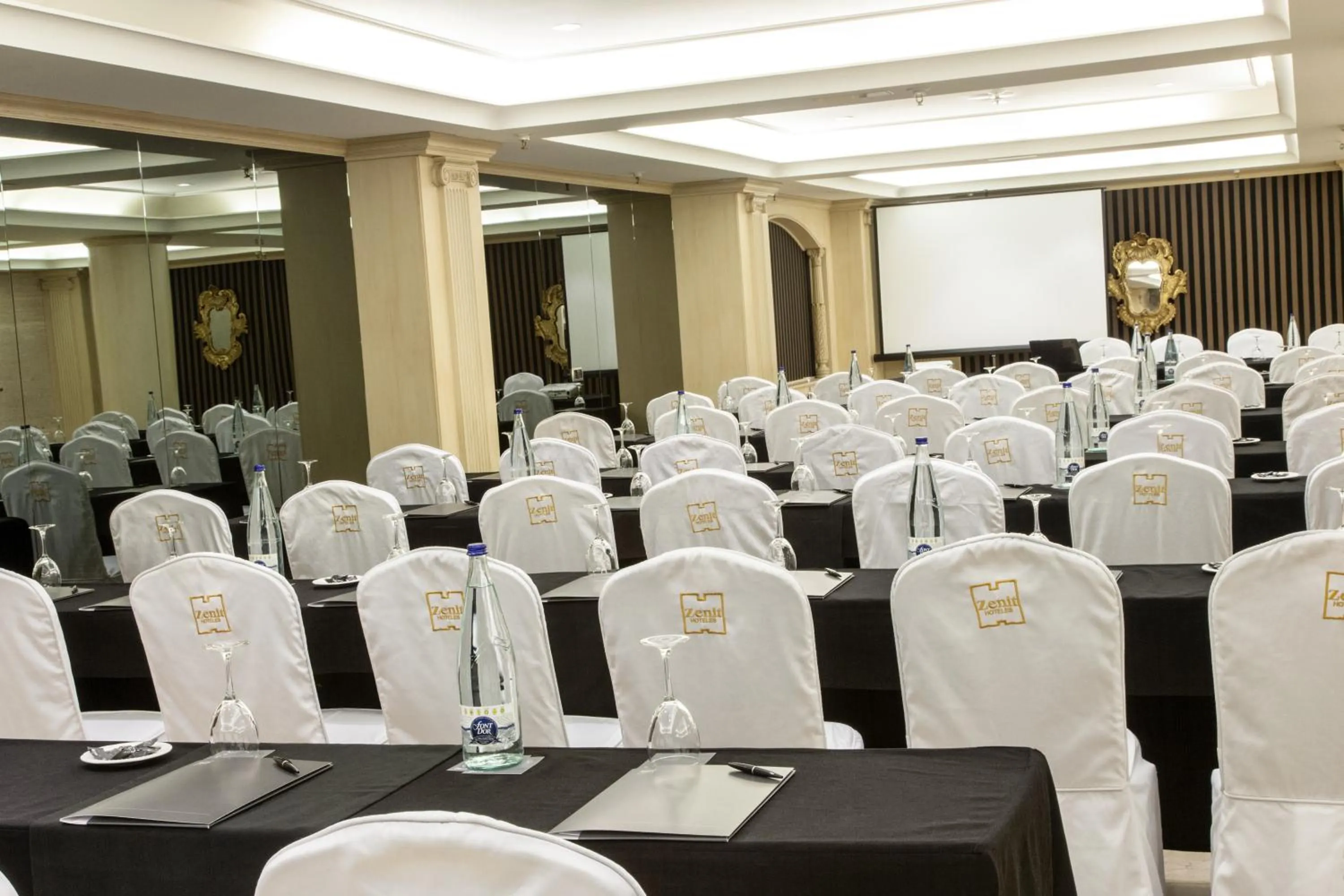 Meeting/conference room in Zenit Don Yo