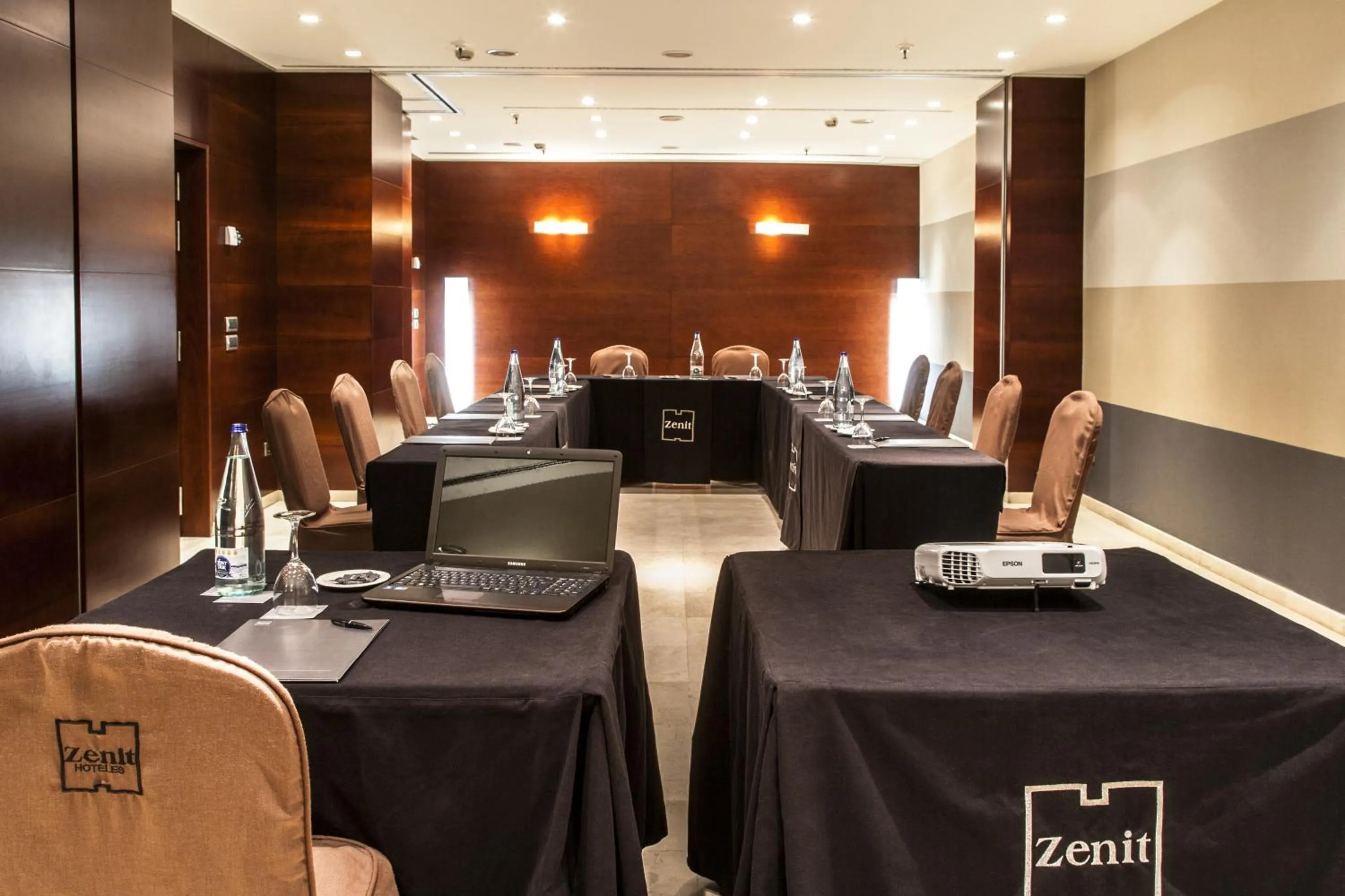 Meeting/conference room in Zenit Don Yo