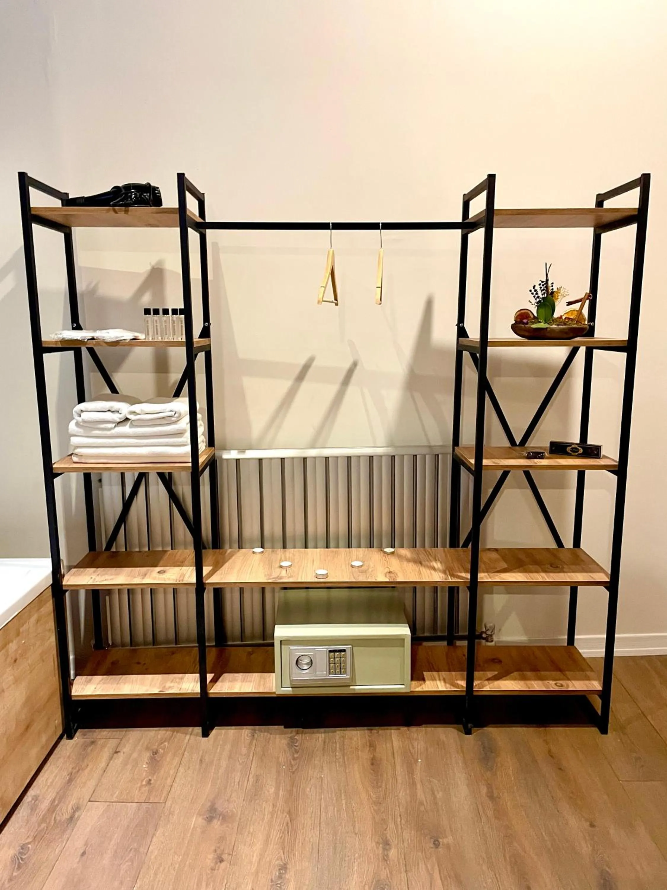 Photo of the whole room, Bed in Mates Port Hotel