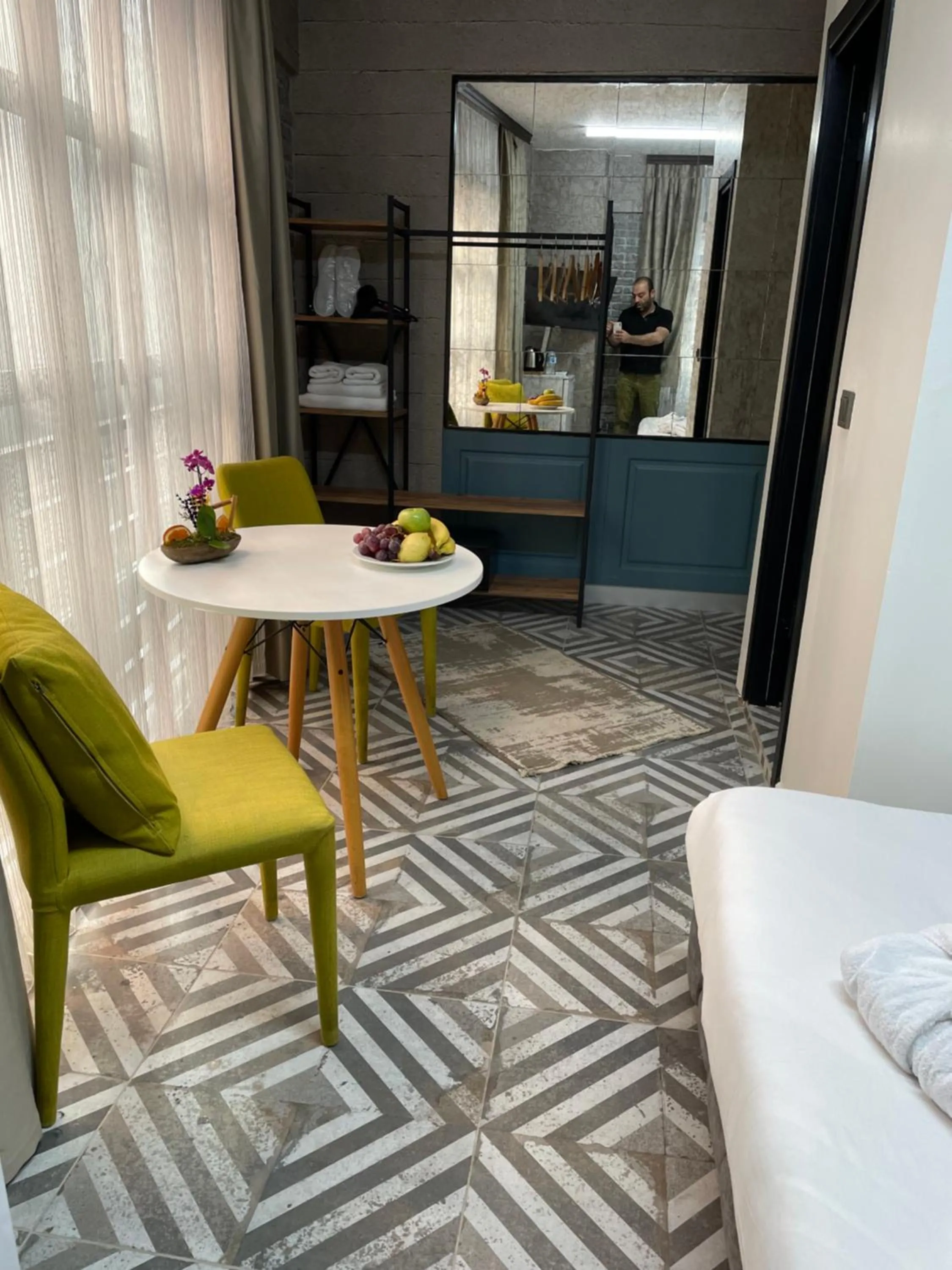 Photo of the whole room in Mates Port Hotel