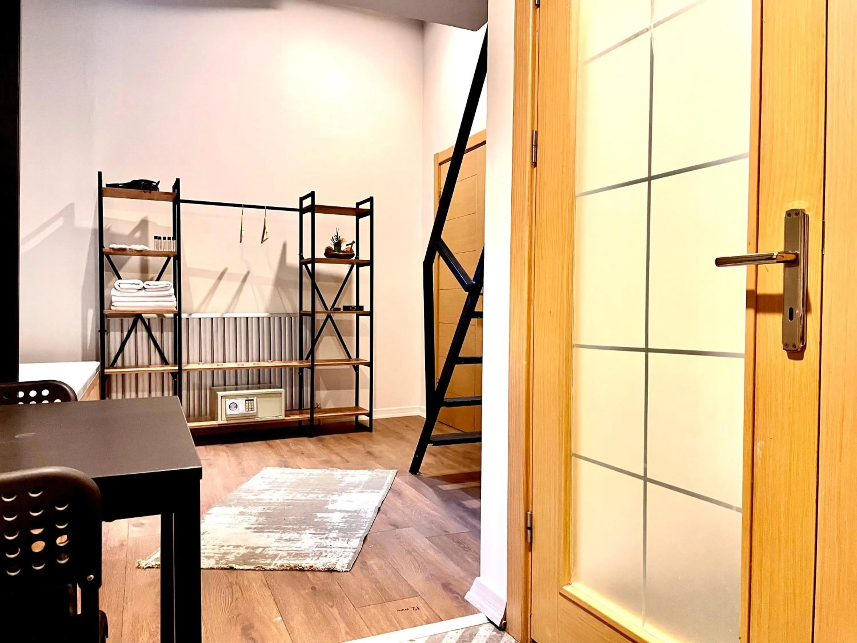 Photo of the whole room, Bed in Mates Port Hotel