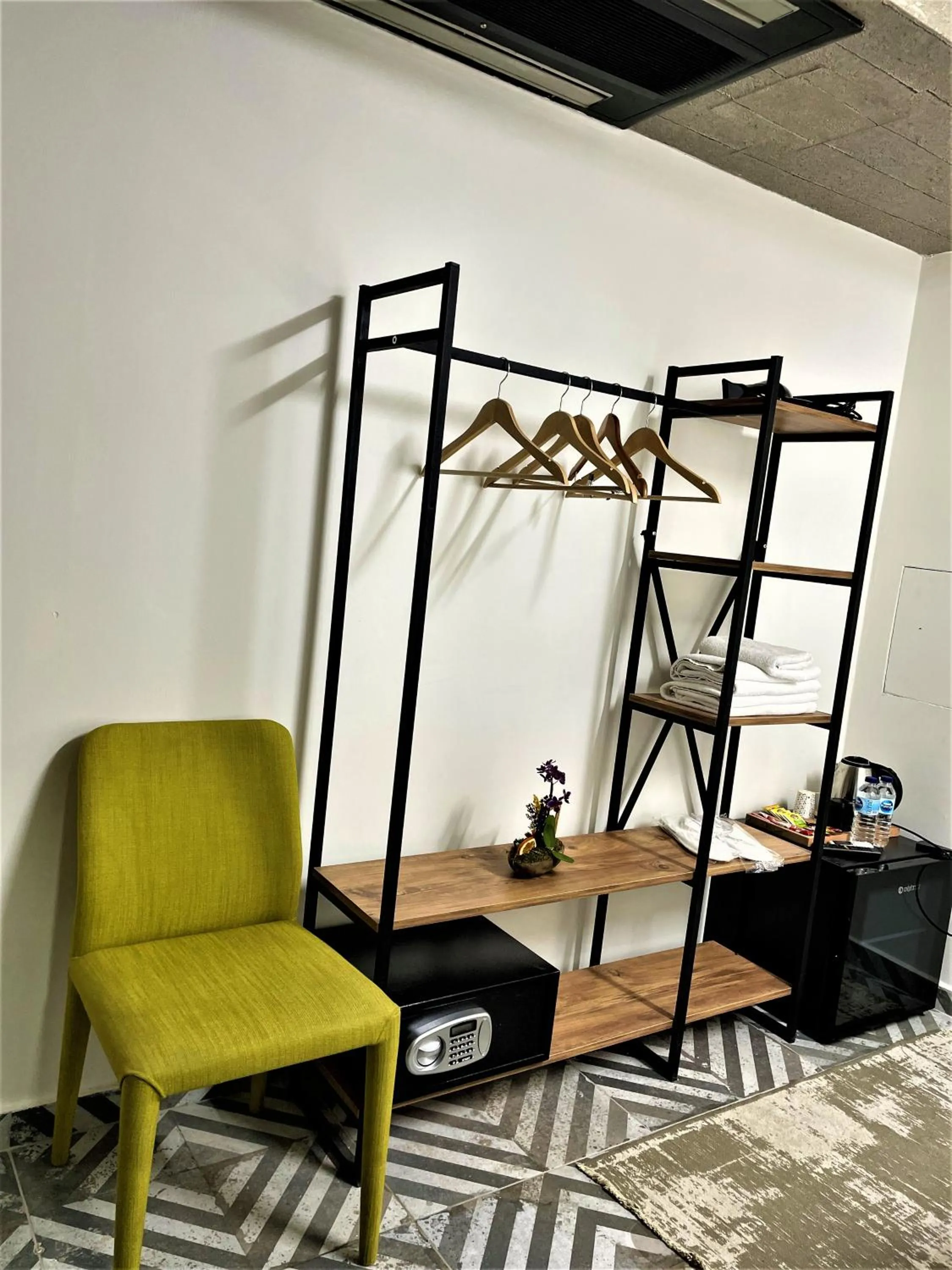 safe in Mates Port Hotel