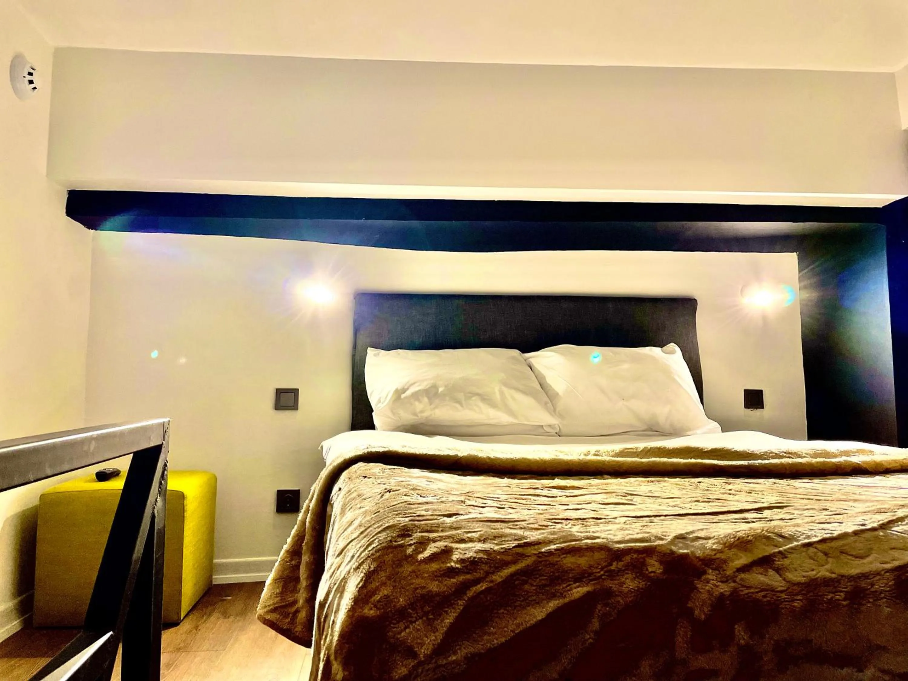 Bed in Mates Port Hotel