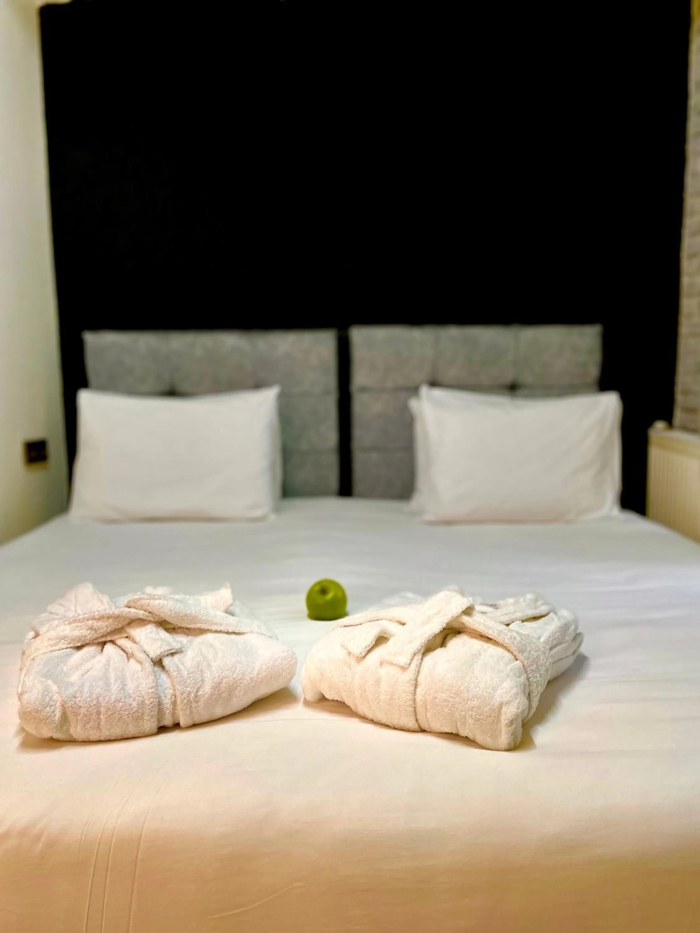 Bed in Mates Port Hotel