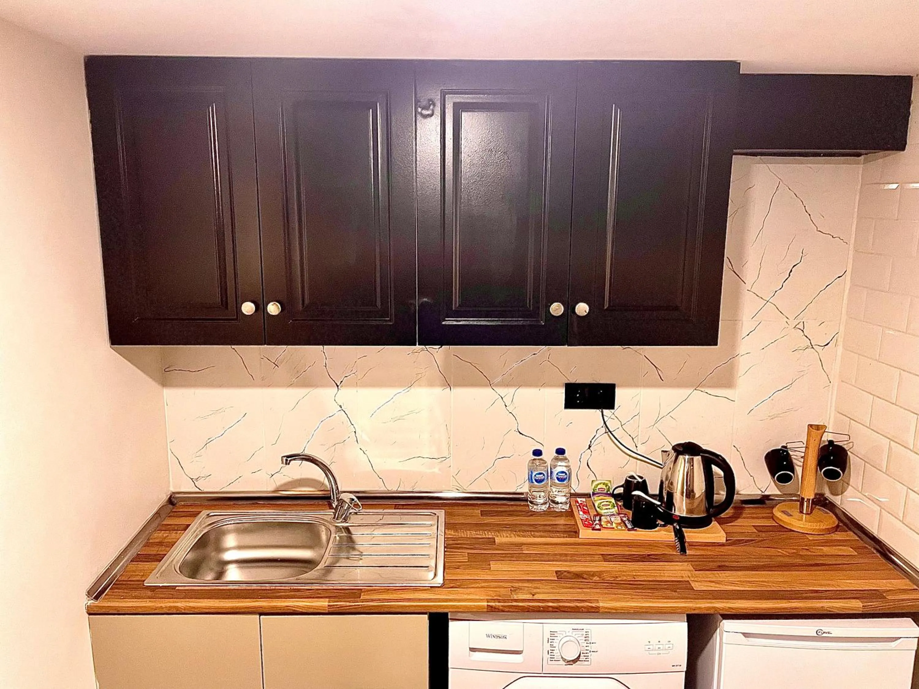 Coffee/tea facilities in Mates Port Hotel