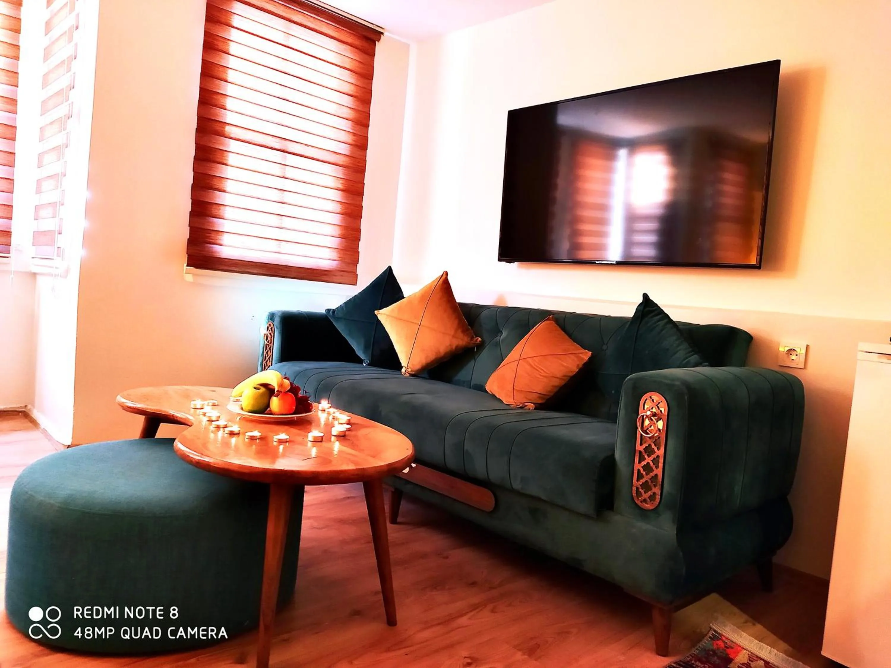 Seating area in Mates Port Hotel