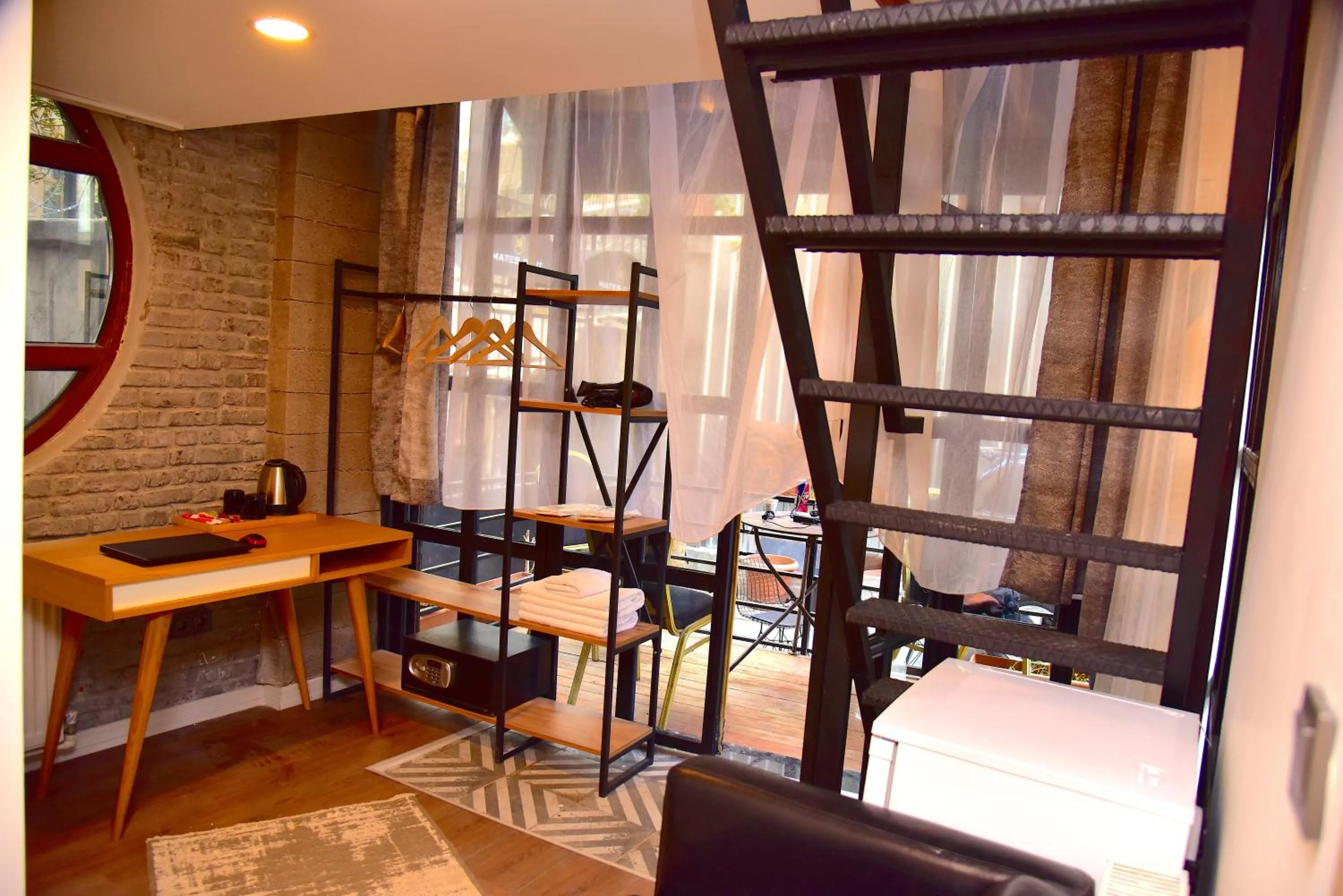 wardrobe in Mates Port Hotel