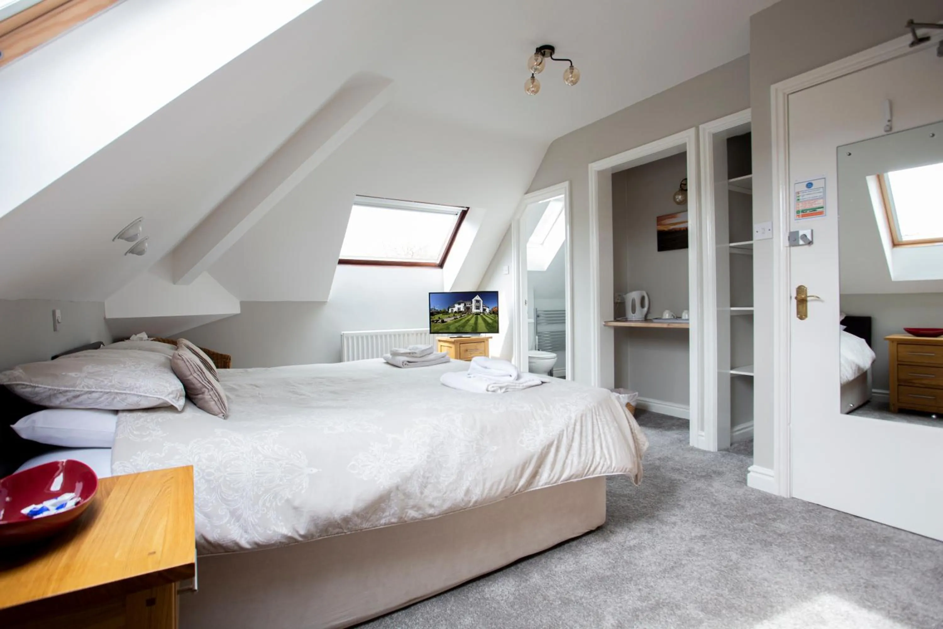 Bedroom, Bed in Dalegarth House Portinscale