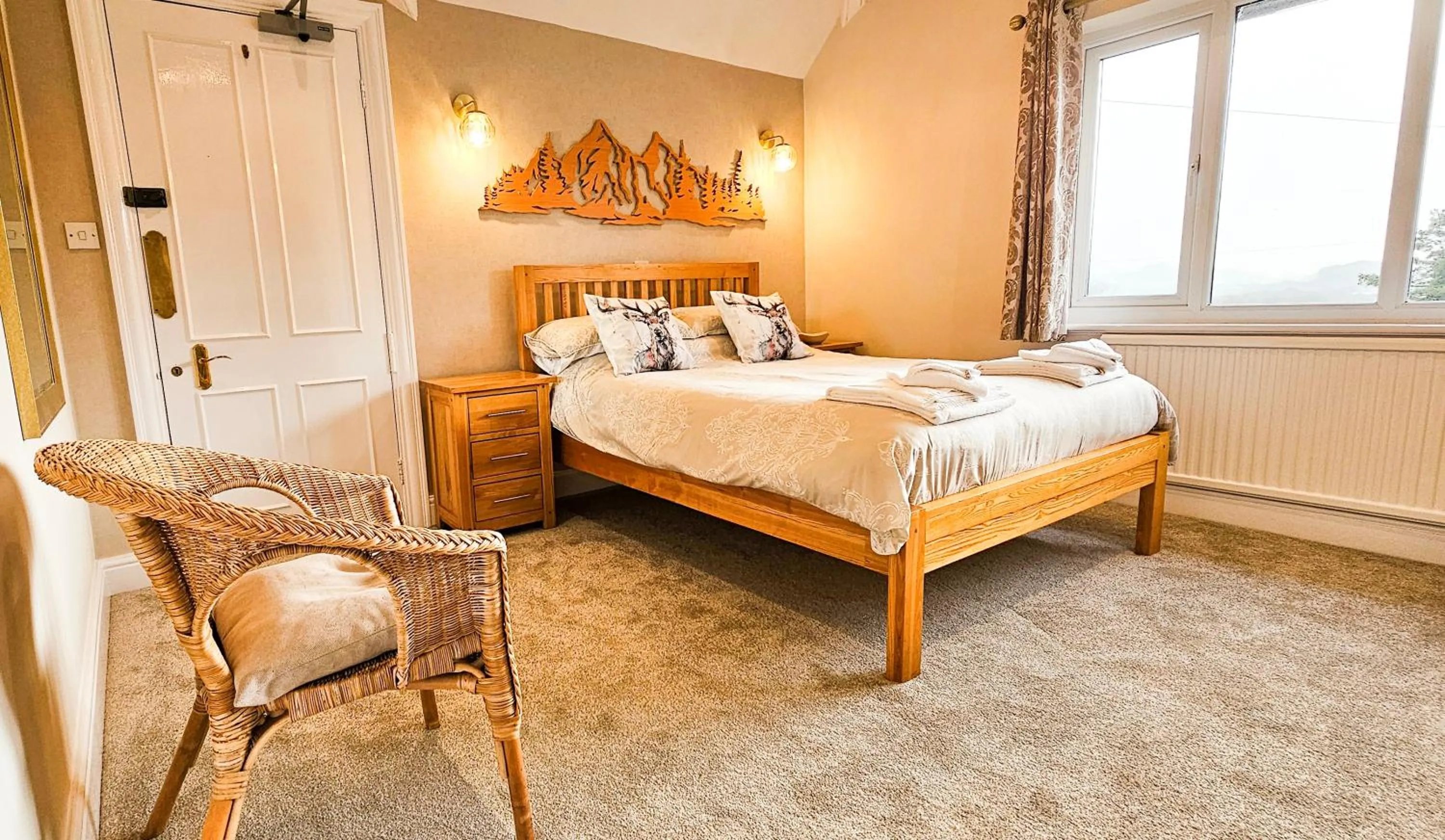 Bedroom, Bed in Dalegarth House Portinscale
