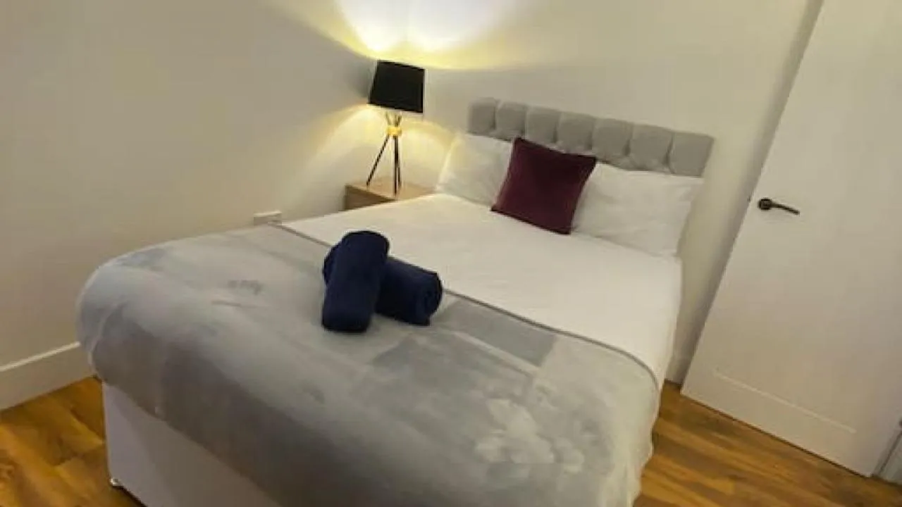 Other, Bed in De Parys Penthouse 5 in Bedford