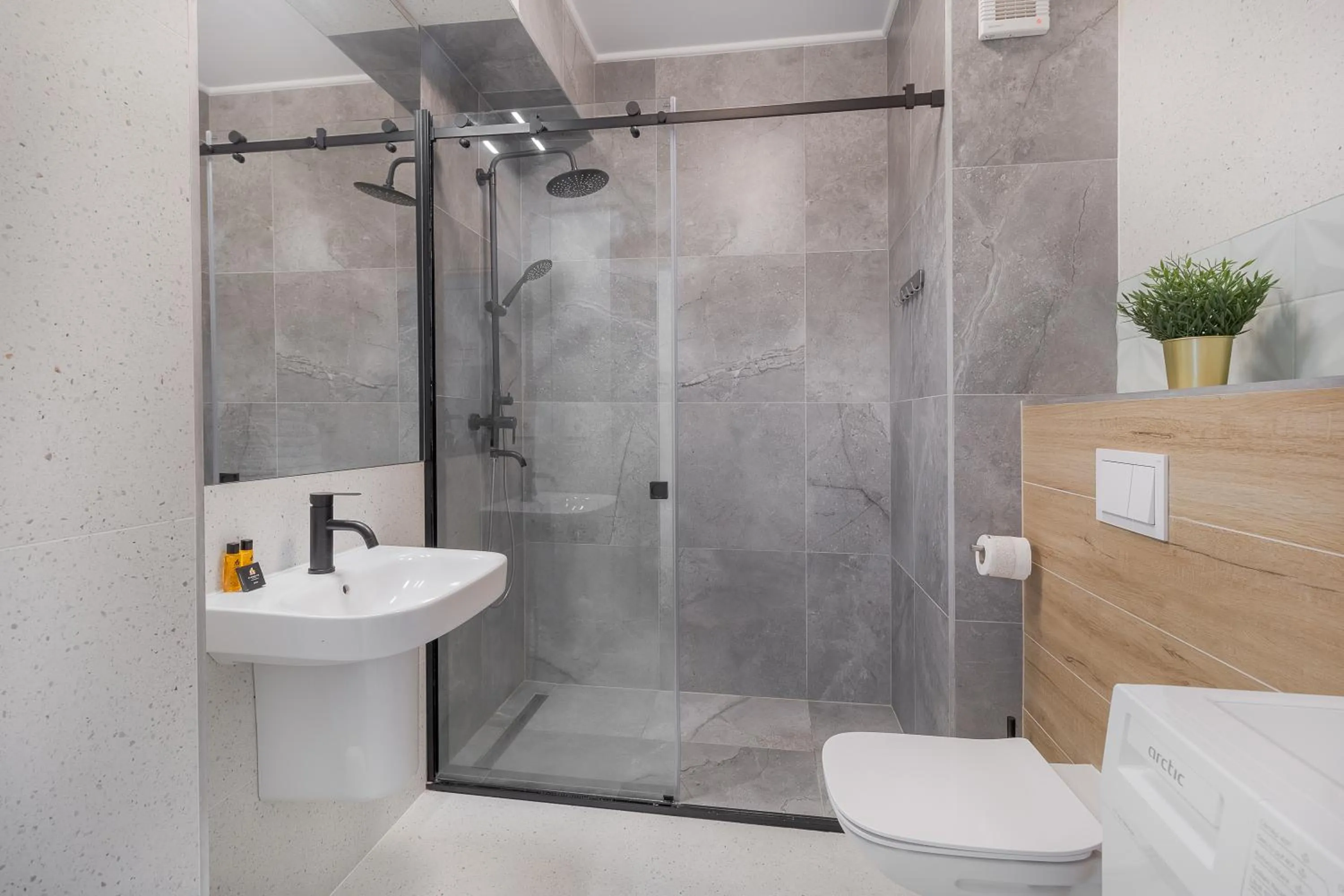 Shower in Prima by the River