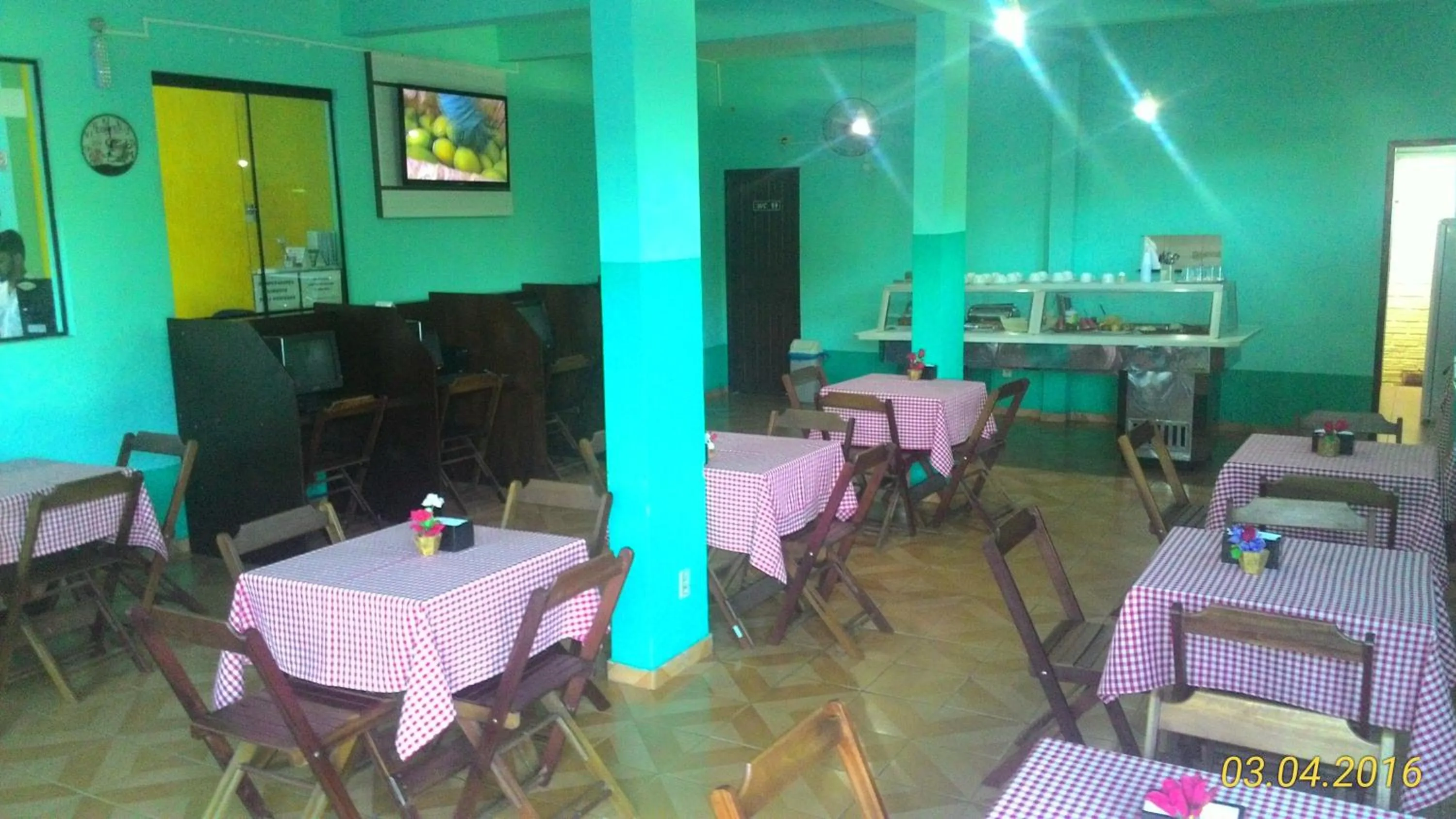 Buffet breakfast in Hotel Chalé Ji-Parana