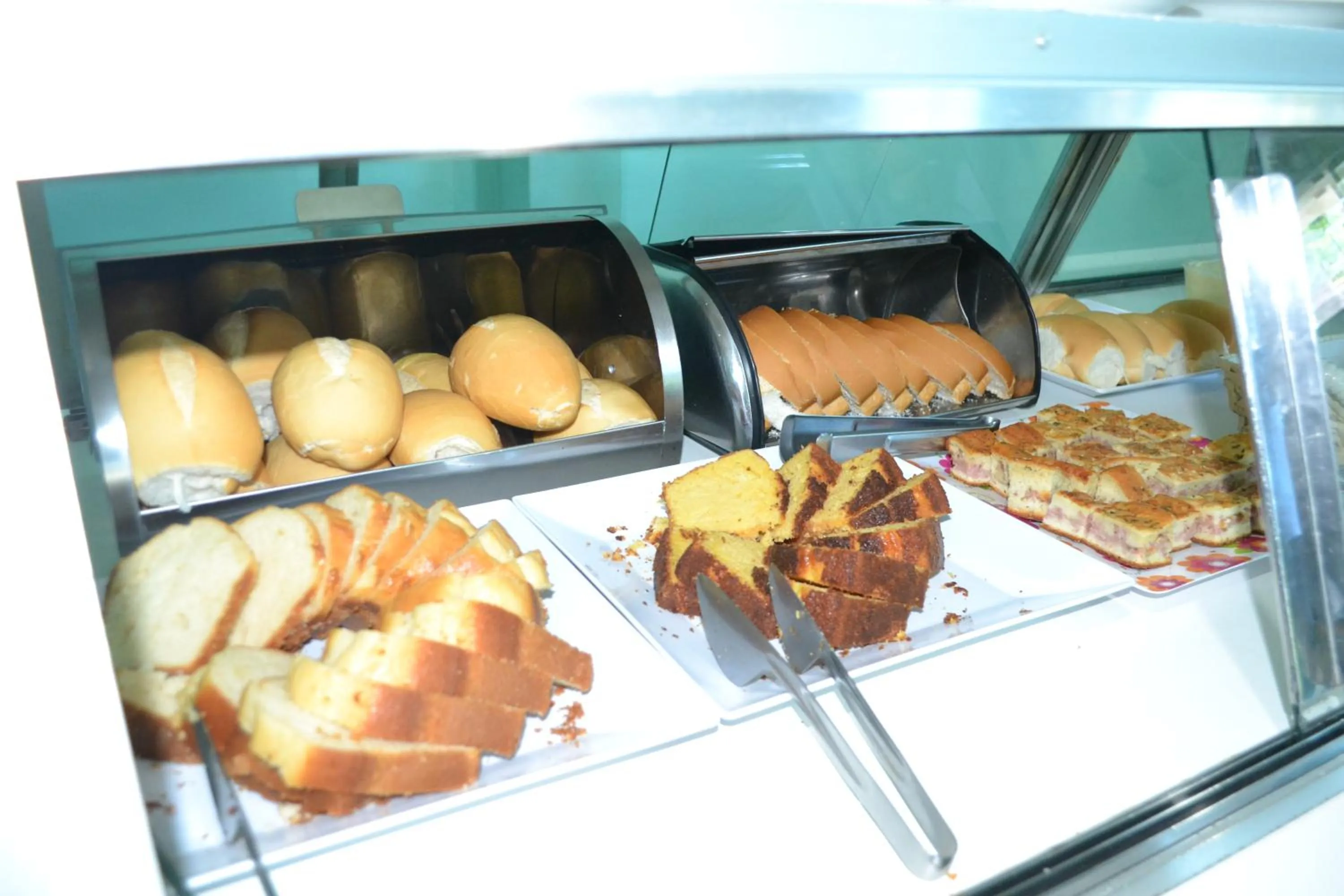 Buffet breakfast in Hotel Chalé Ji-Parana