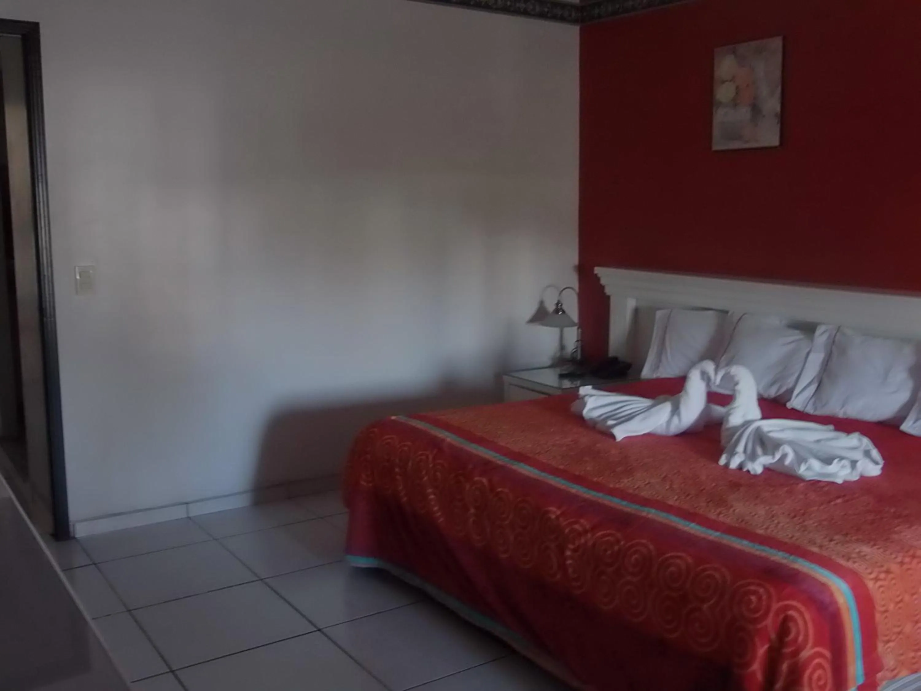 Bedroom, Bed in Hotel Raldos Inn