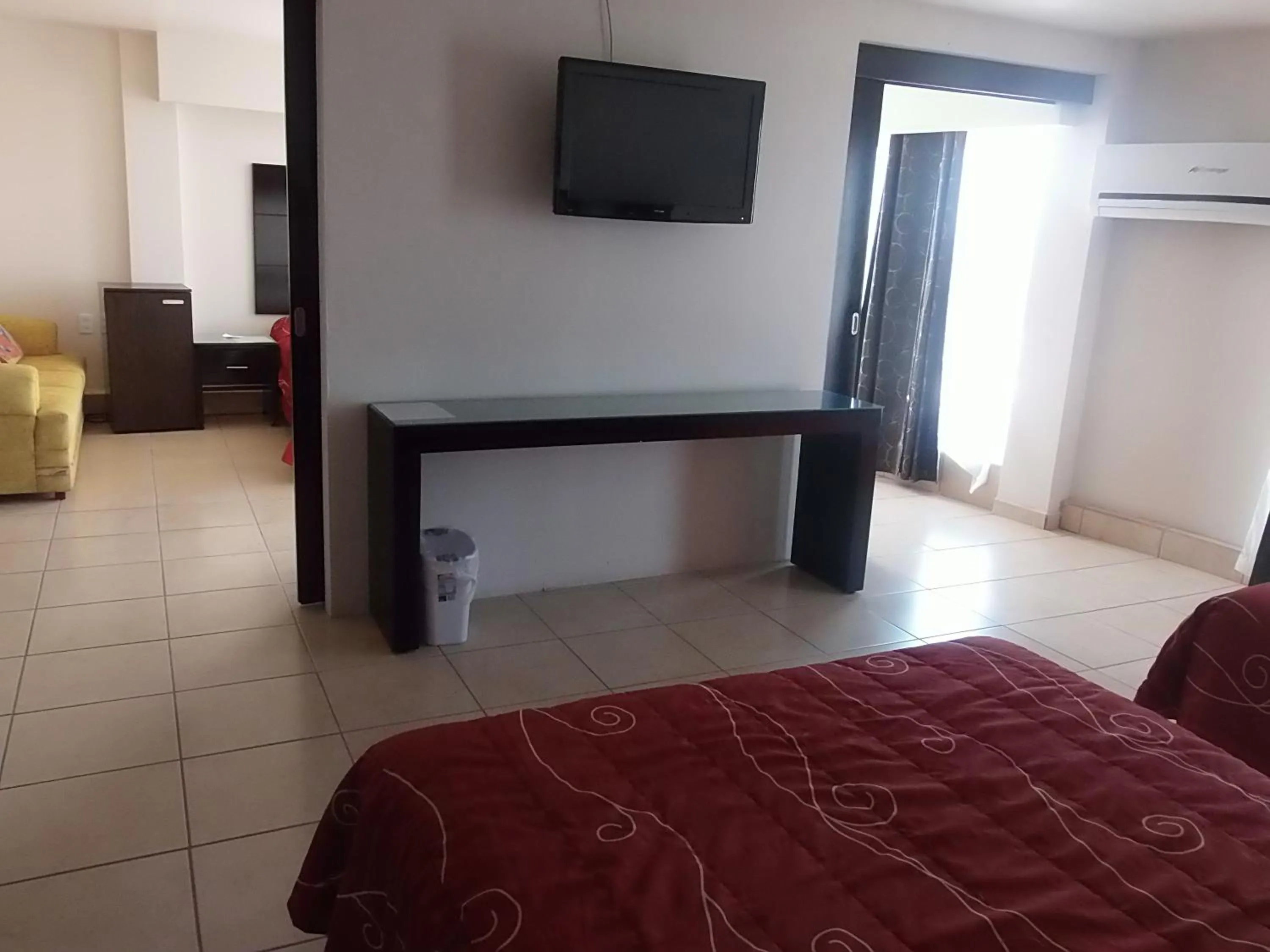 Bedroom, Bed in Hotel Raldos Inn