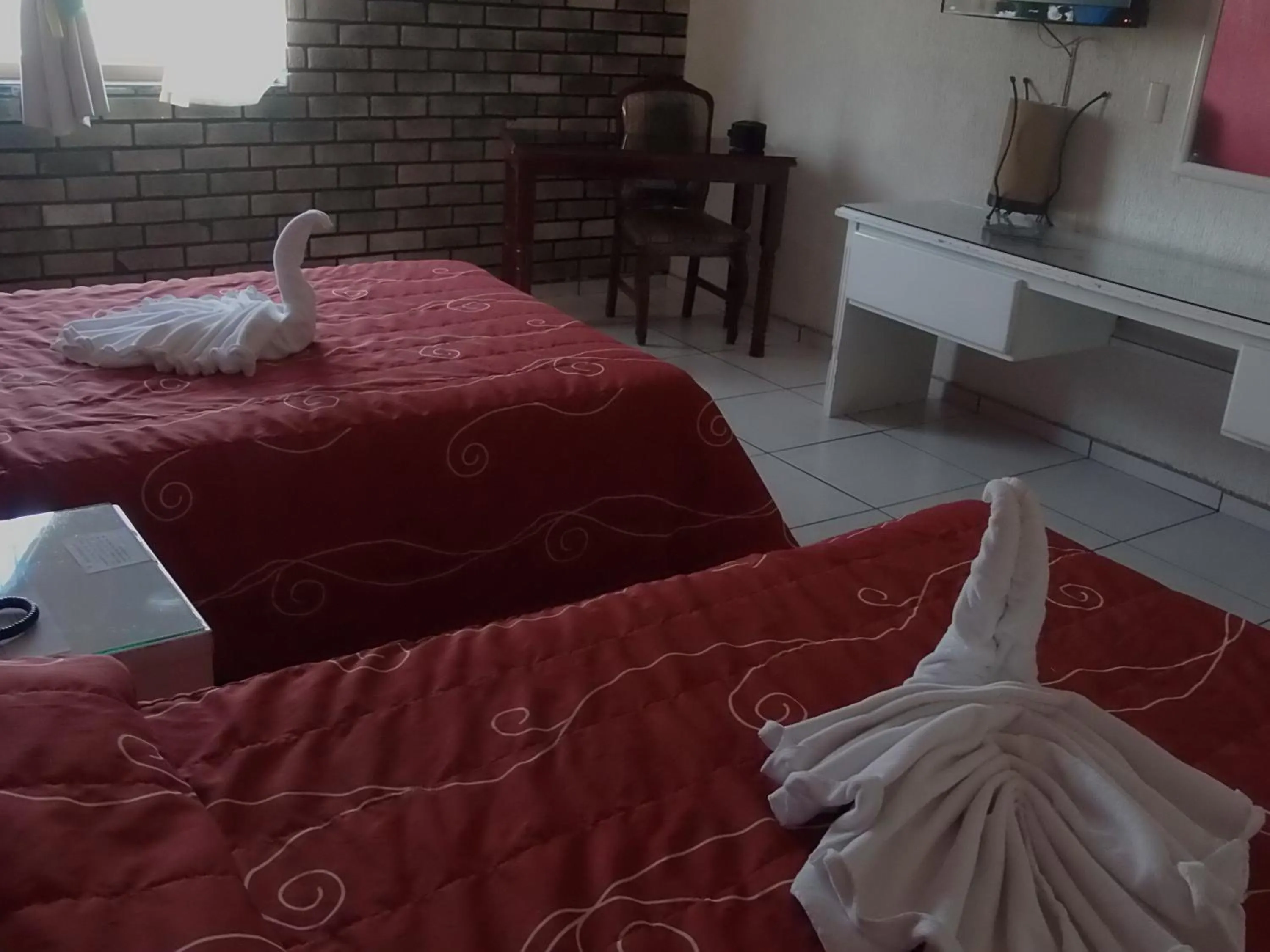 Bed in Hotel Raldos Inn