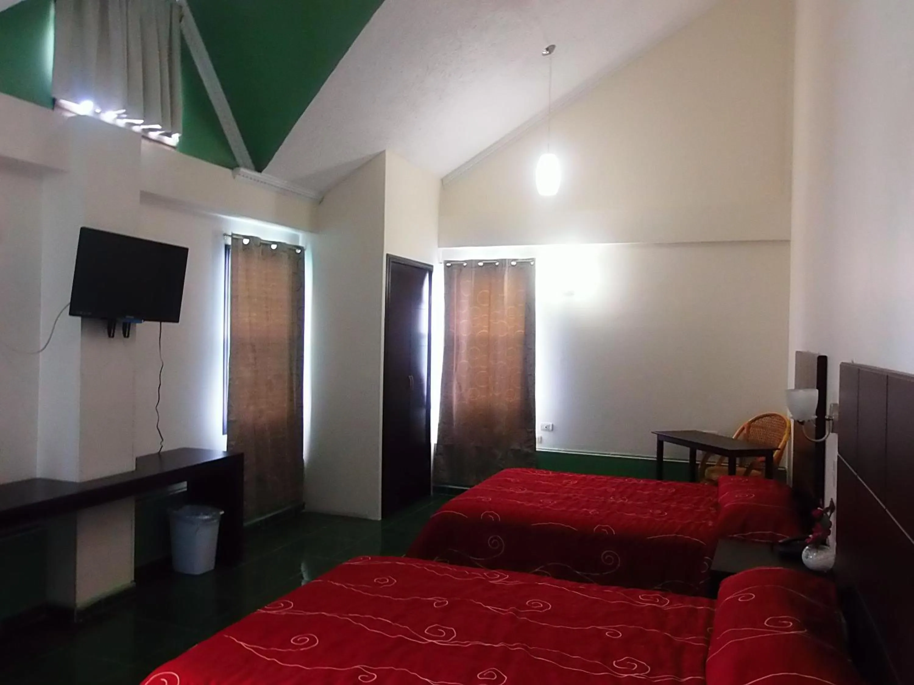 Bedroom, Bed in Hotel Raldos Inn