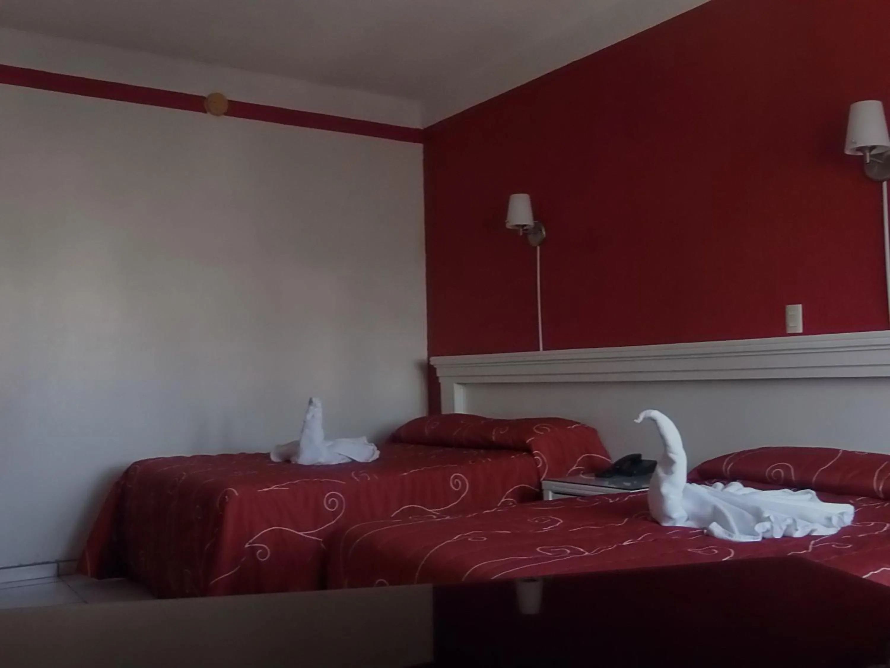 Bed in Hotel Raldos Inn