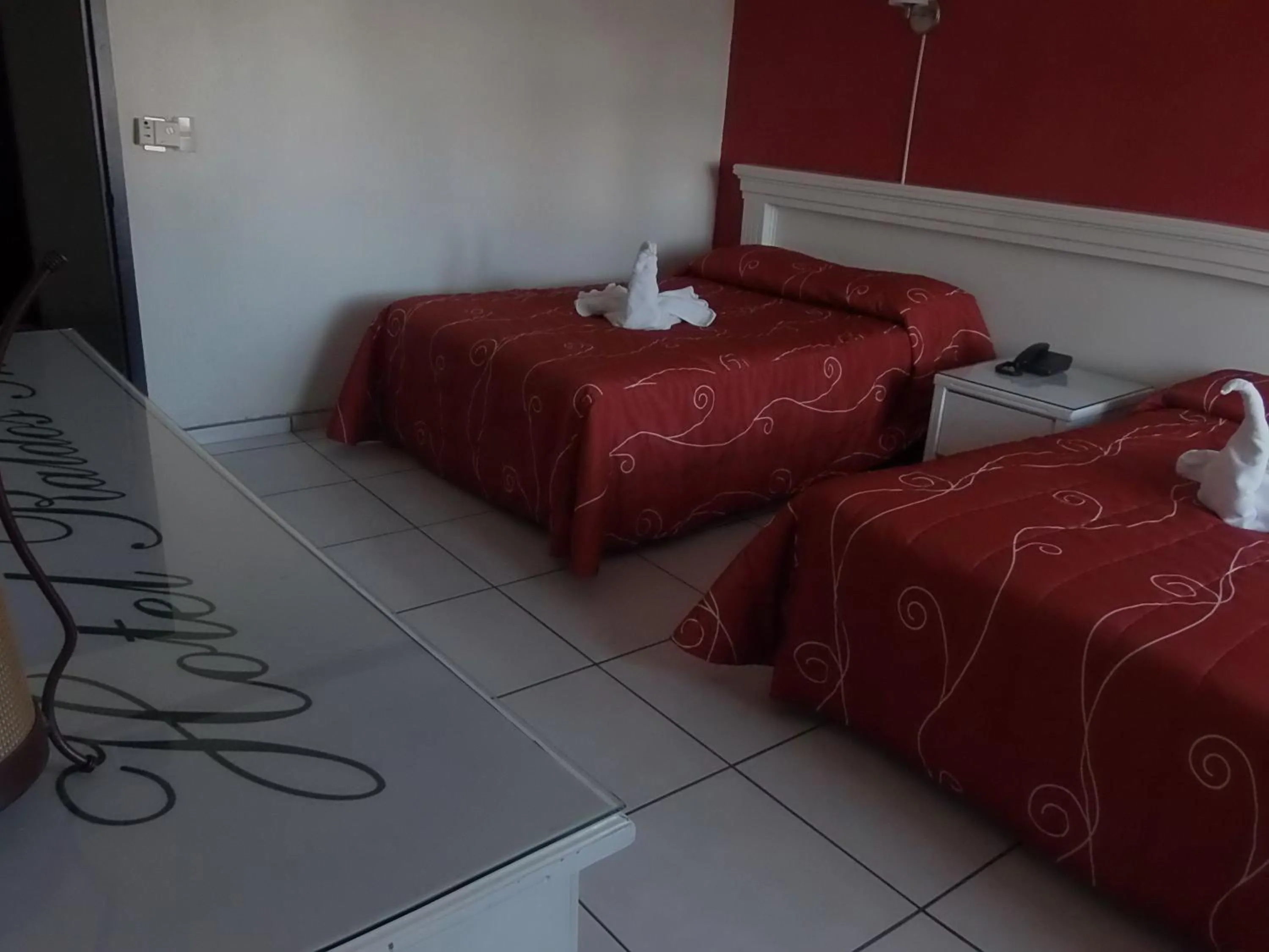 Bedroom, Bed in Hotel Raldos Inn