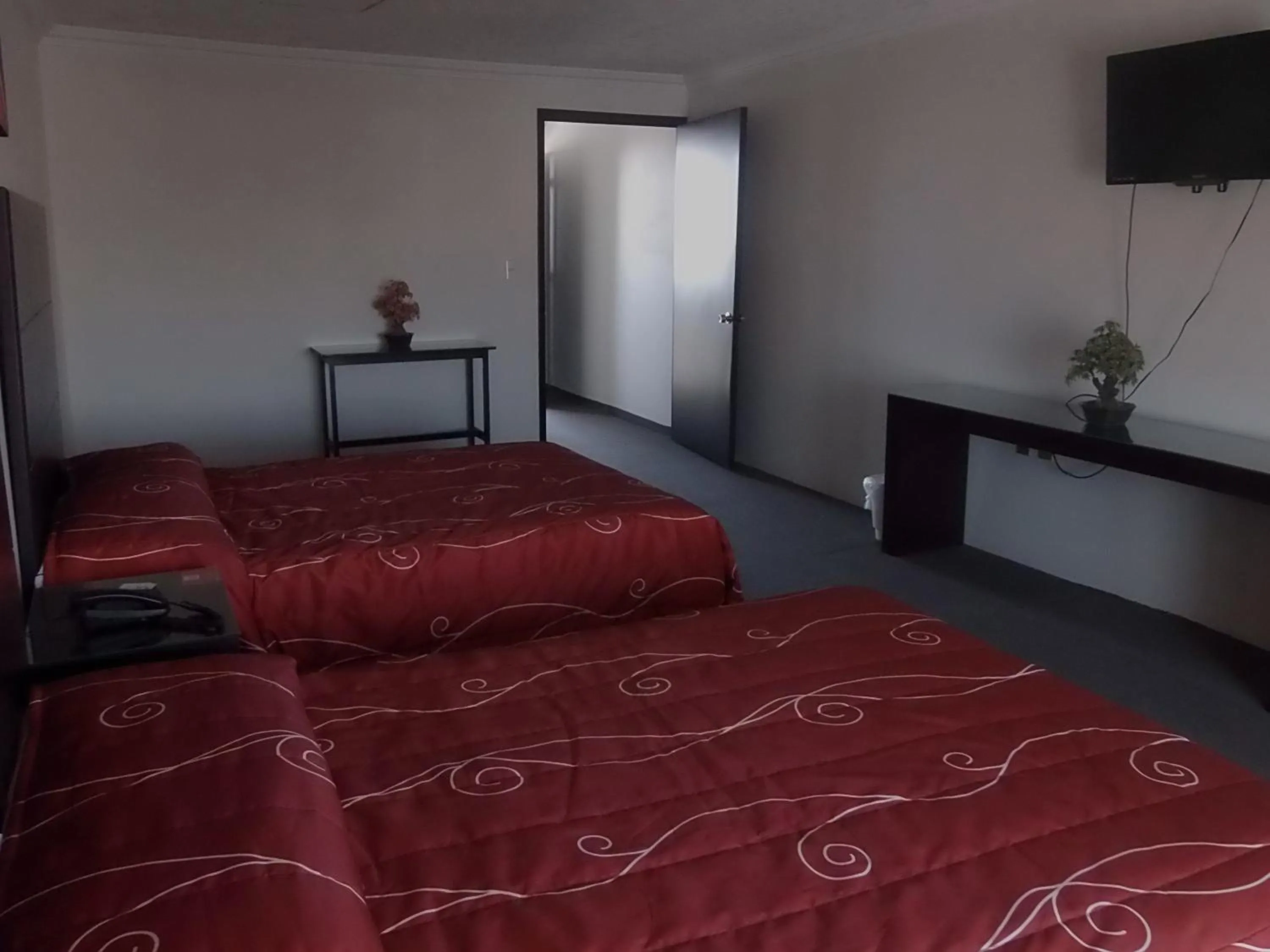 Bedroom, Bed in Hotel Raldos Inn