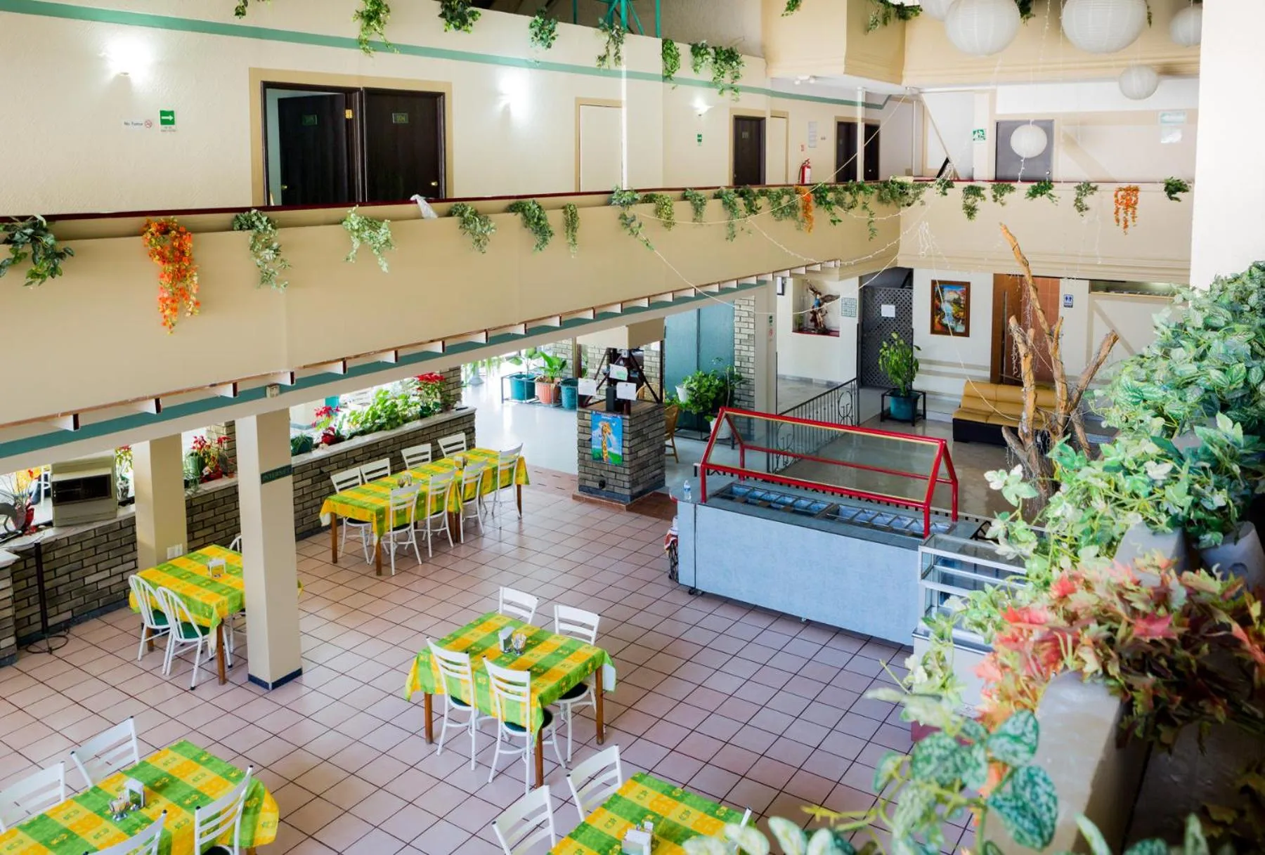 Dining area in Hotel Raldos Inn
