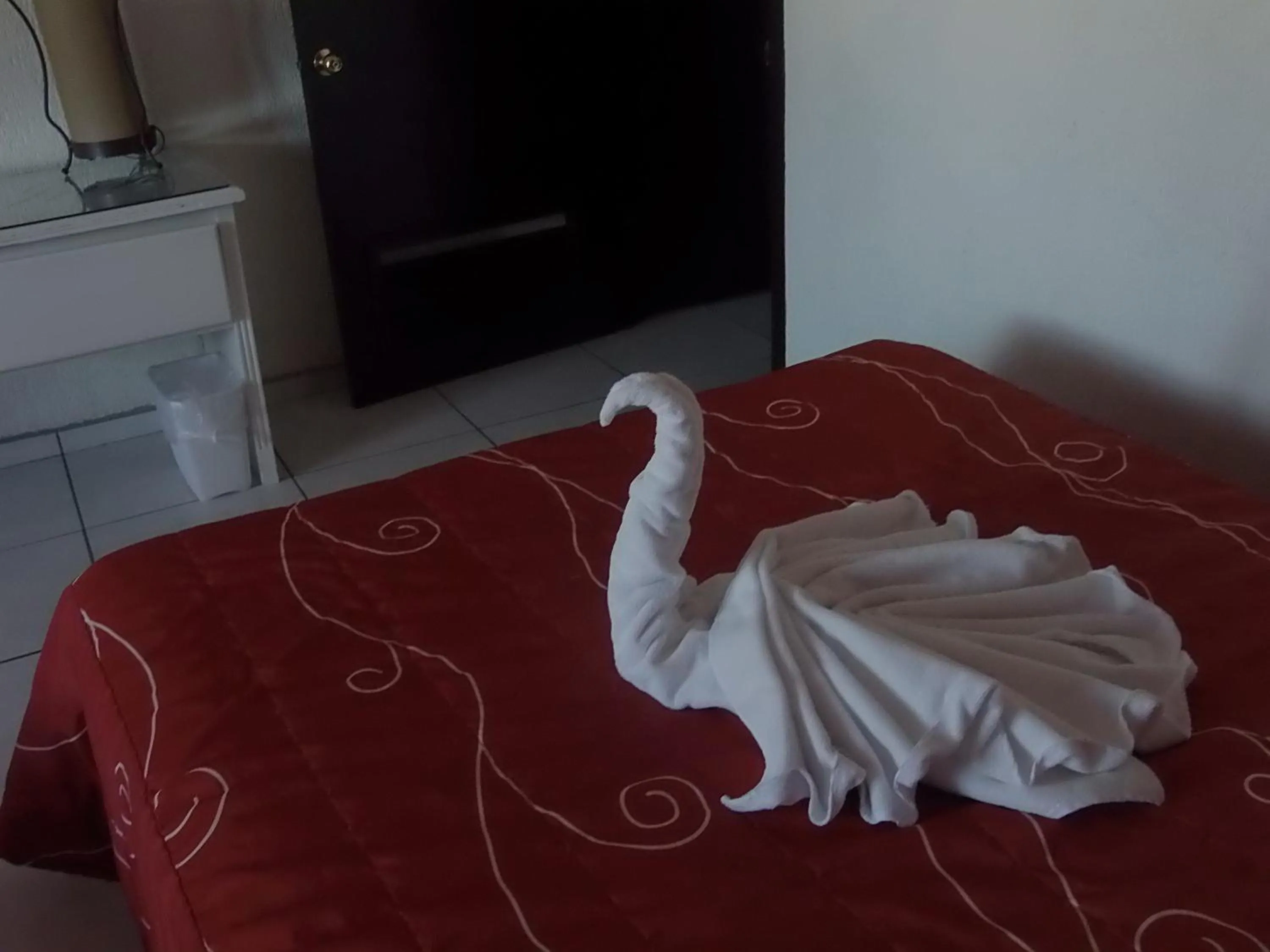 Bed in Hotel Raldos Inn