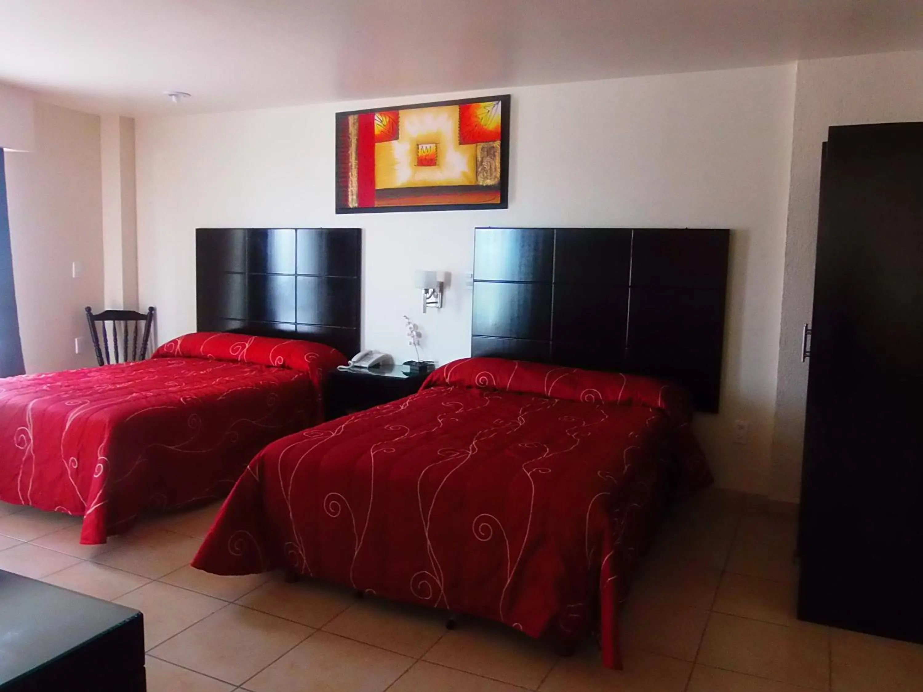 Bedroom, Bed in Hotel Raldos Inn